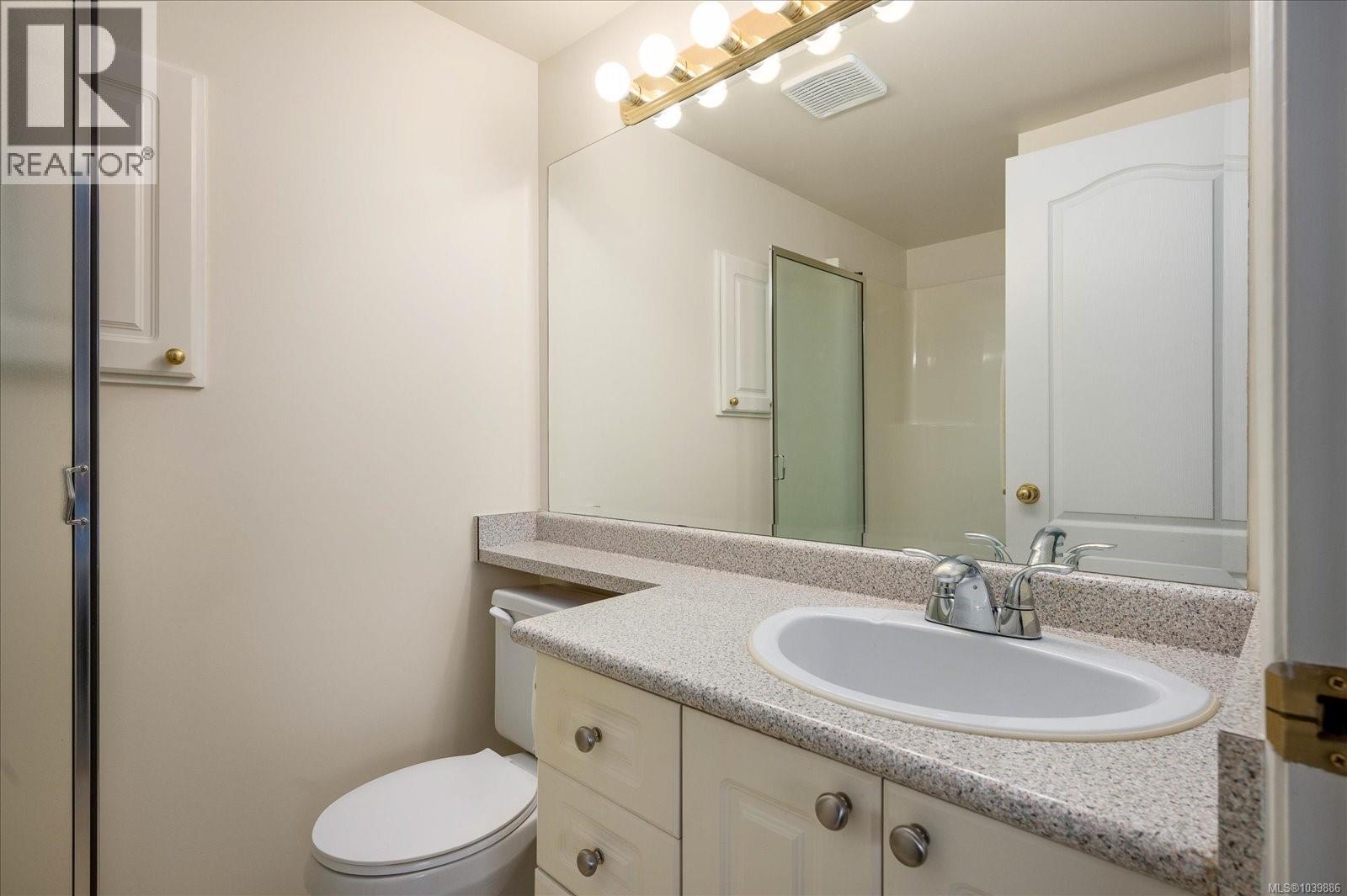 #301B 3000 Oak St - 25