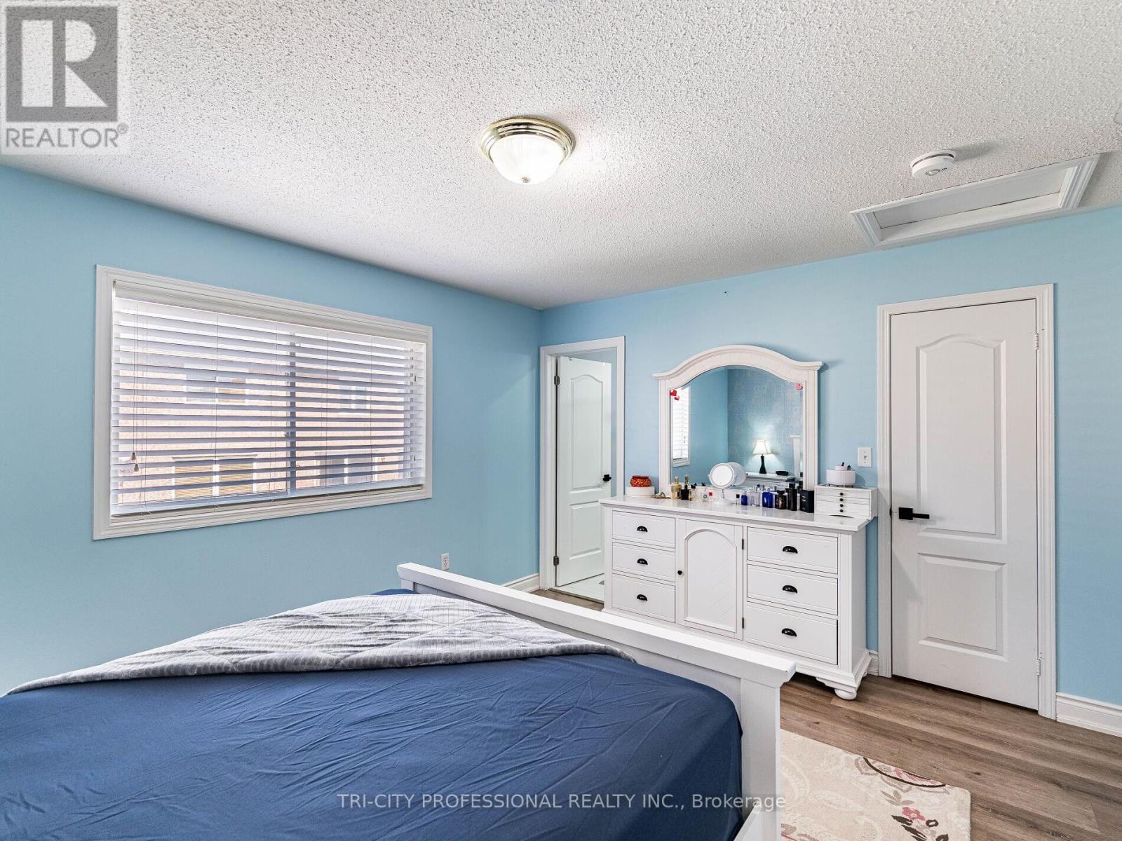 18 SUGARHILL DRIVE - 22