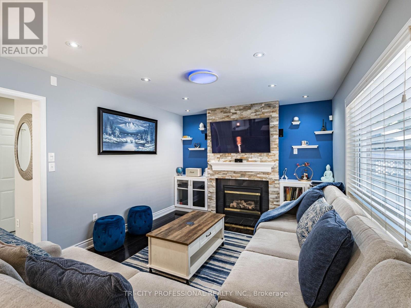 18 SUGARHILL DRIVE - 12