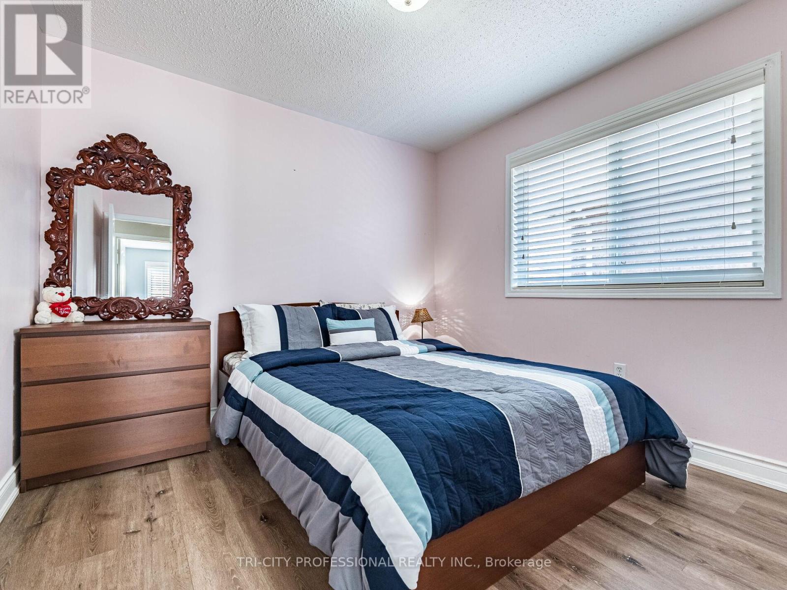 18 SUGARHILL DRIVE - 28