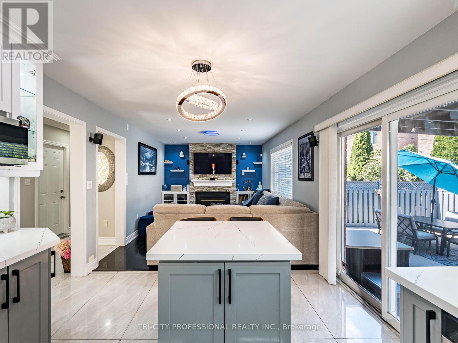 18 SUGARHILL DRIVE - 16