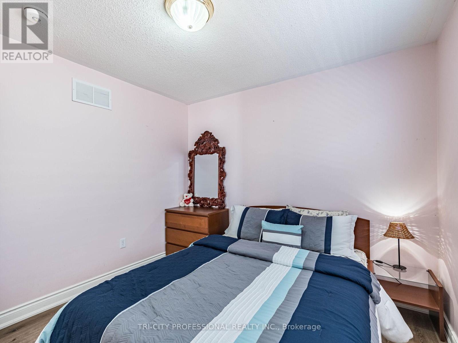 18 SUGARHILL DRIVE - 29