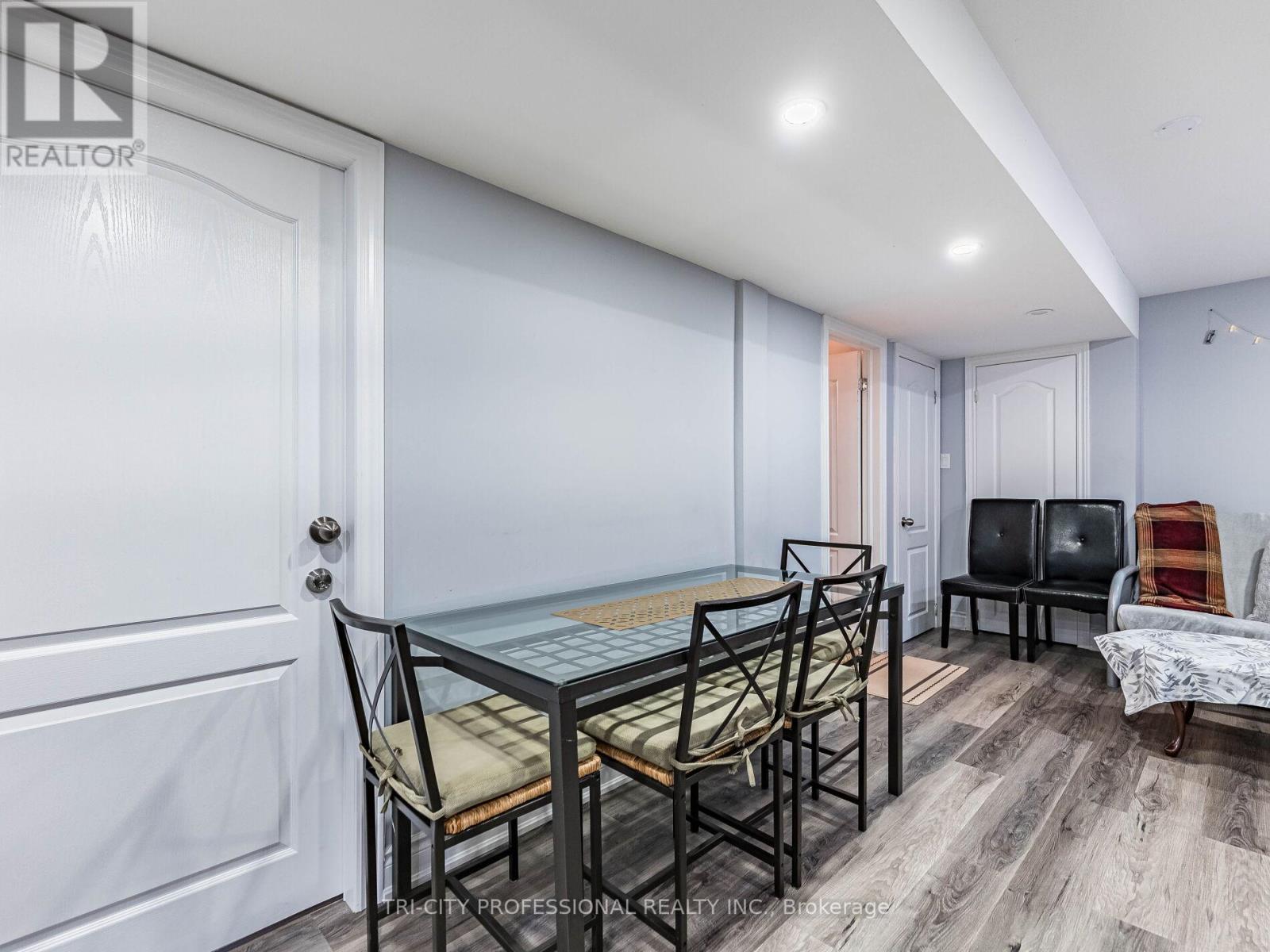 18 SUGARHILL DRIVE - 34