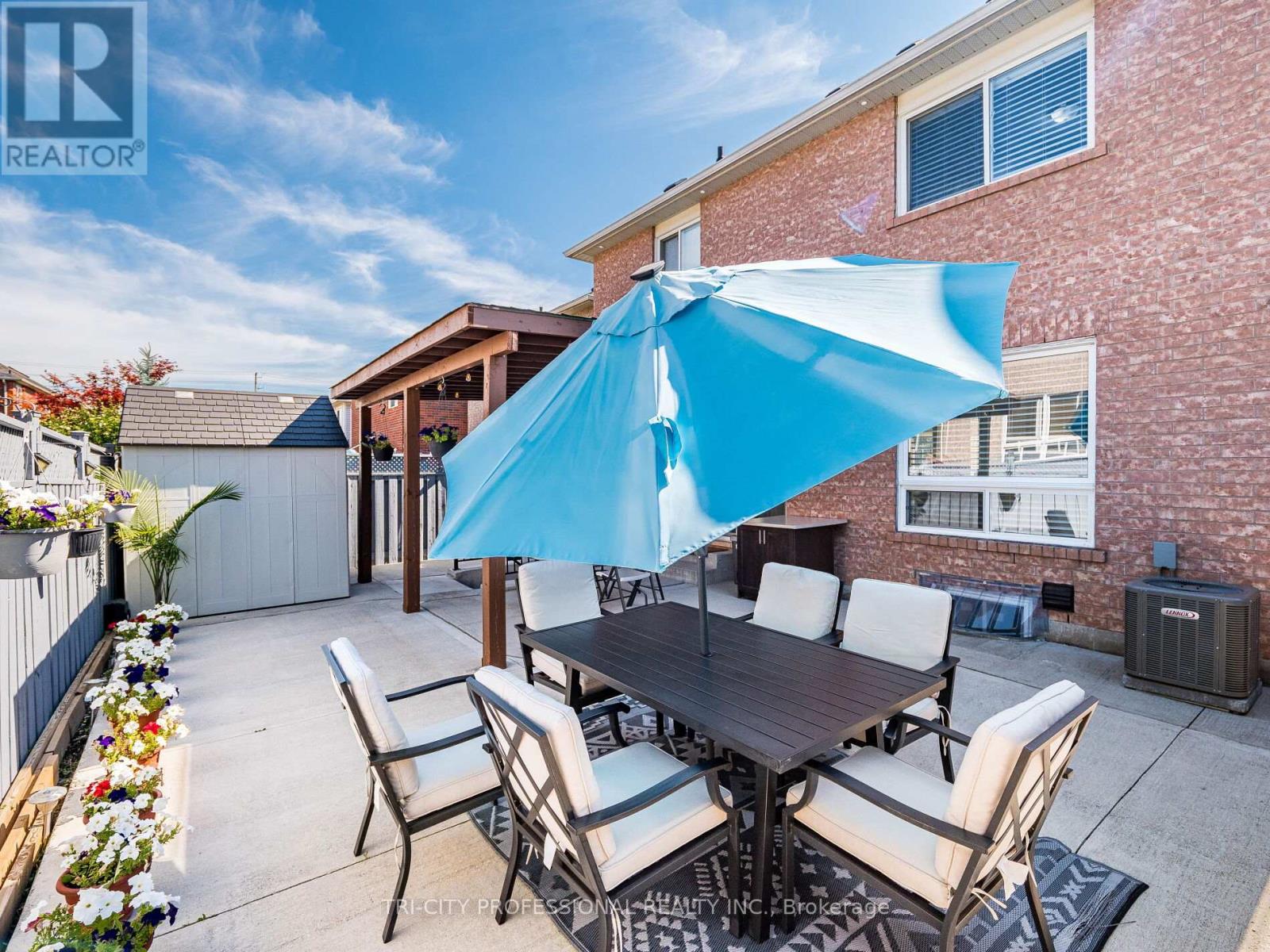 18 SUGARHILL DRIVE - 44