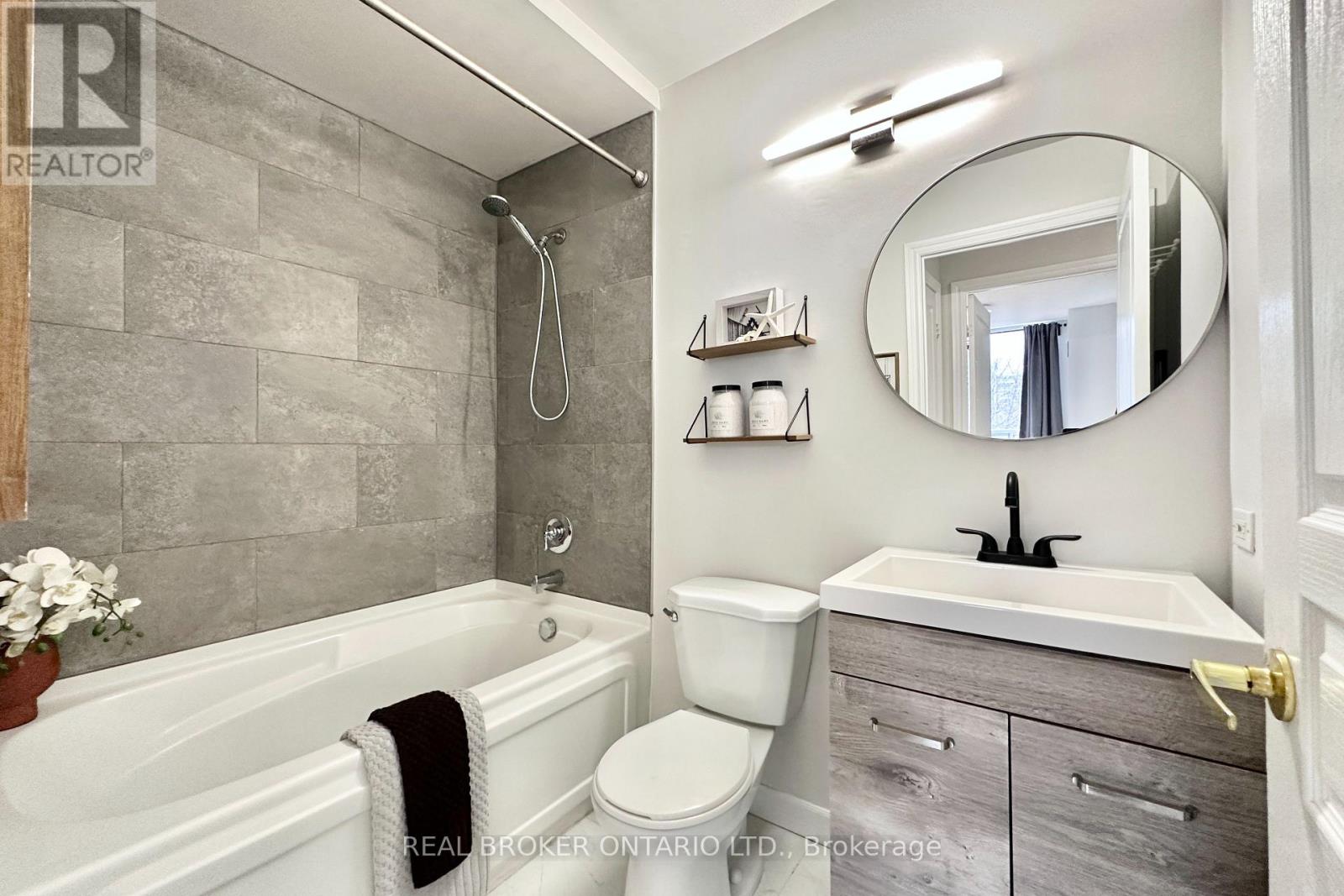 #317 5 NORTHTOWN WAY - 17