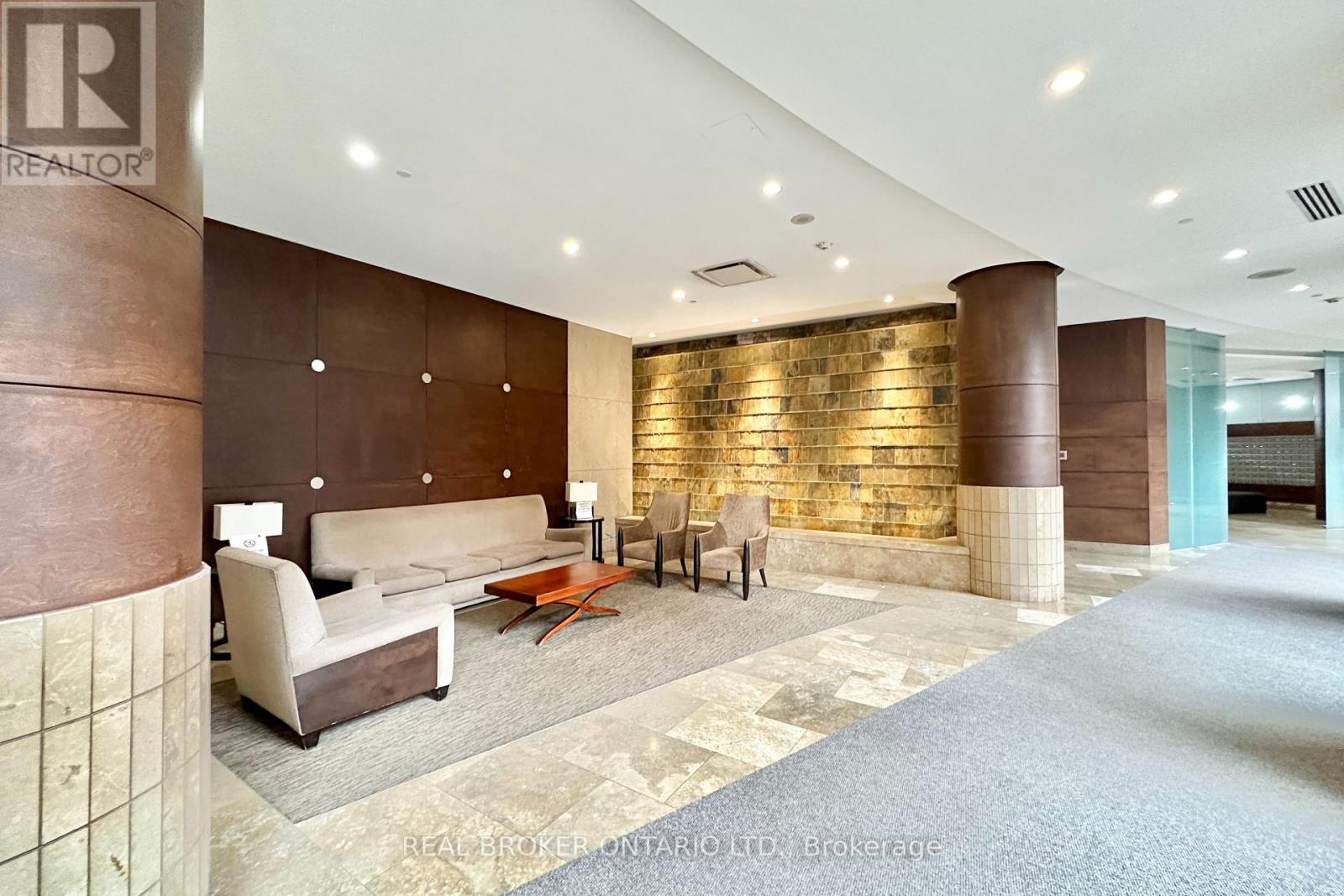 #317 5 NORTHTOWN WAY - 19