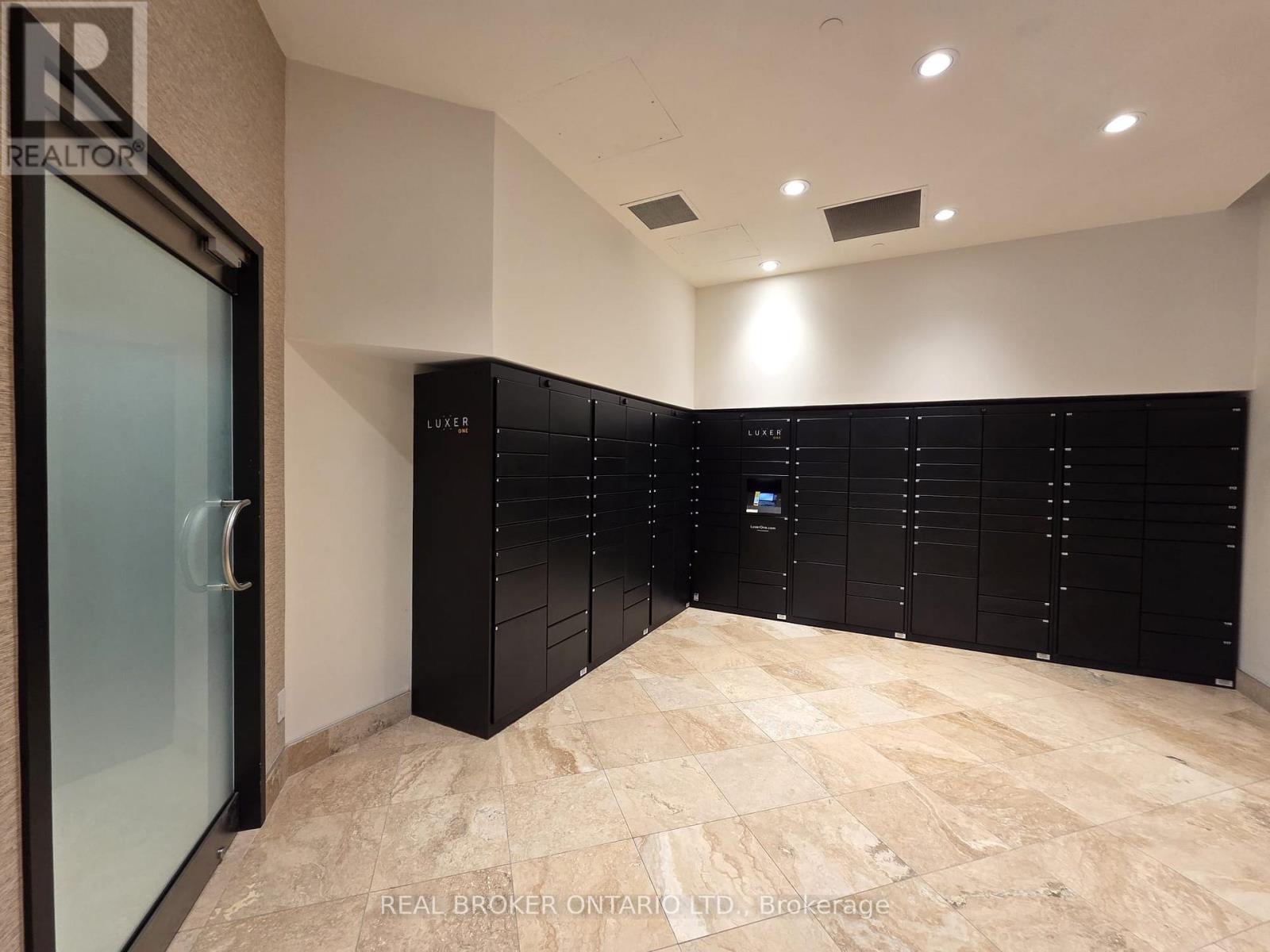 #317 5 NORTHTOWN WAY - 29