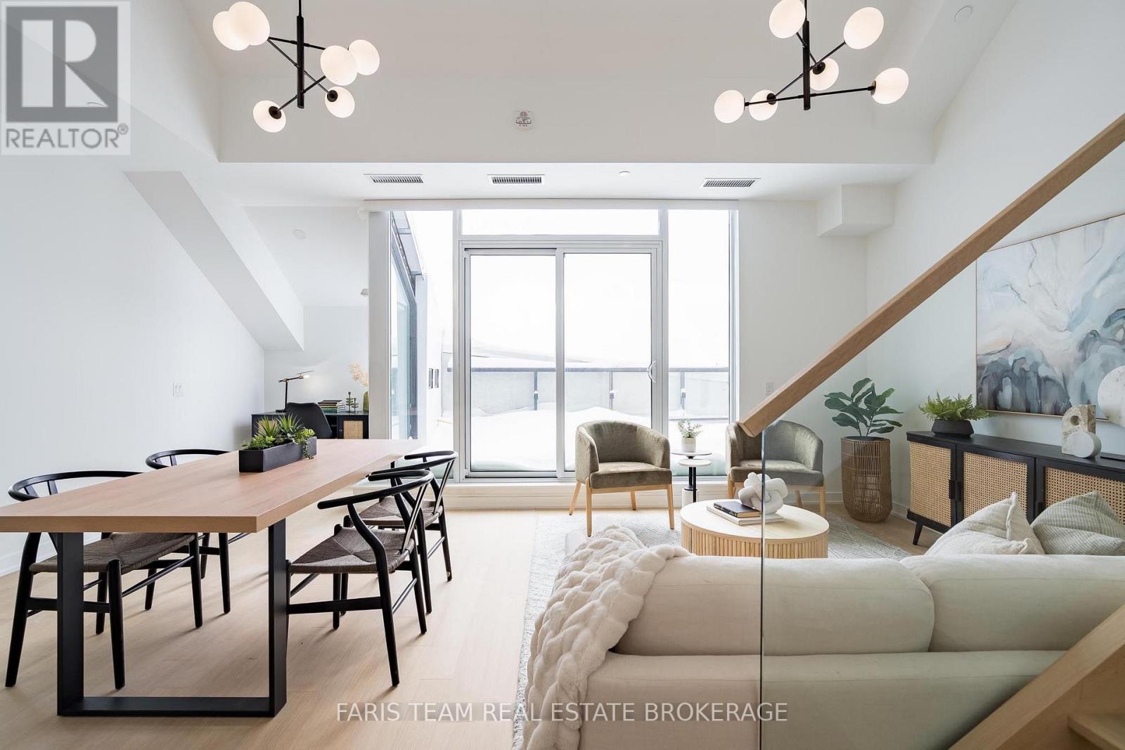 #611 31 HURON STREET - 16