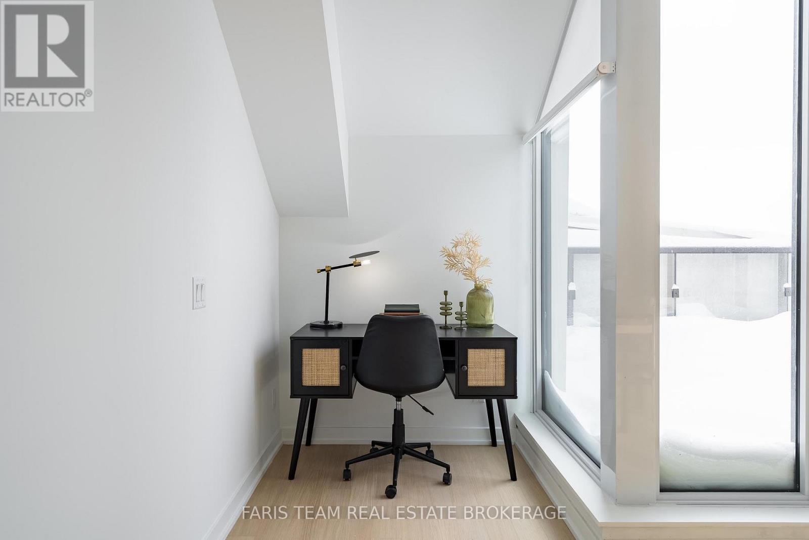#611 31 HURON STREET - 18