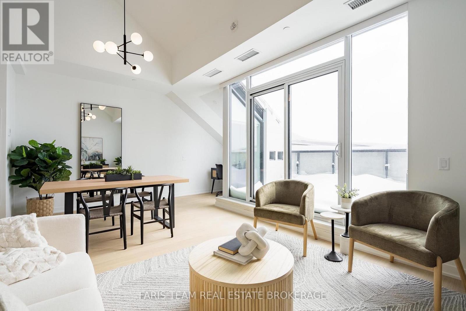 #611 31 HURON STREET - 21