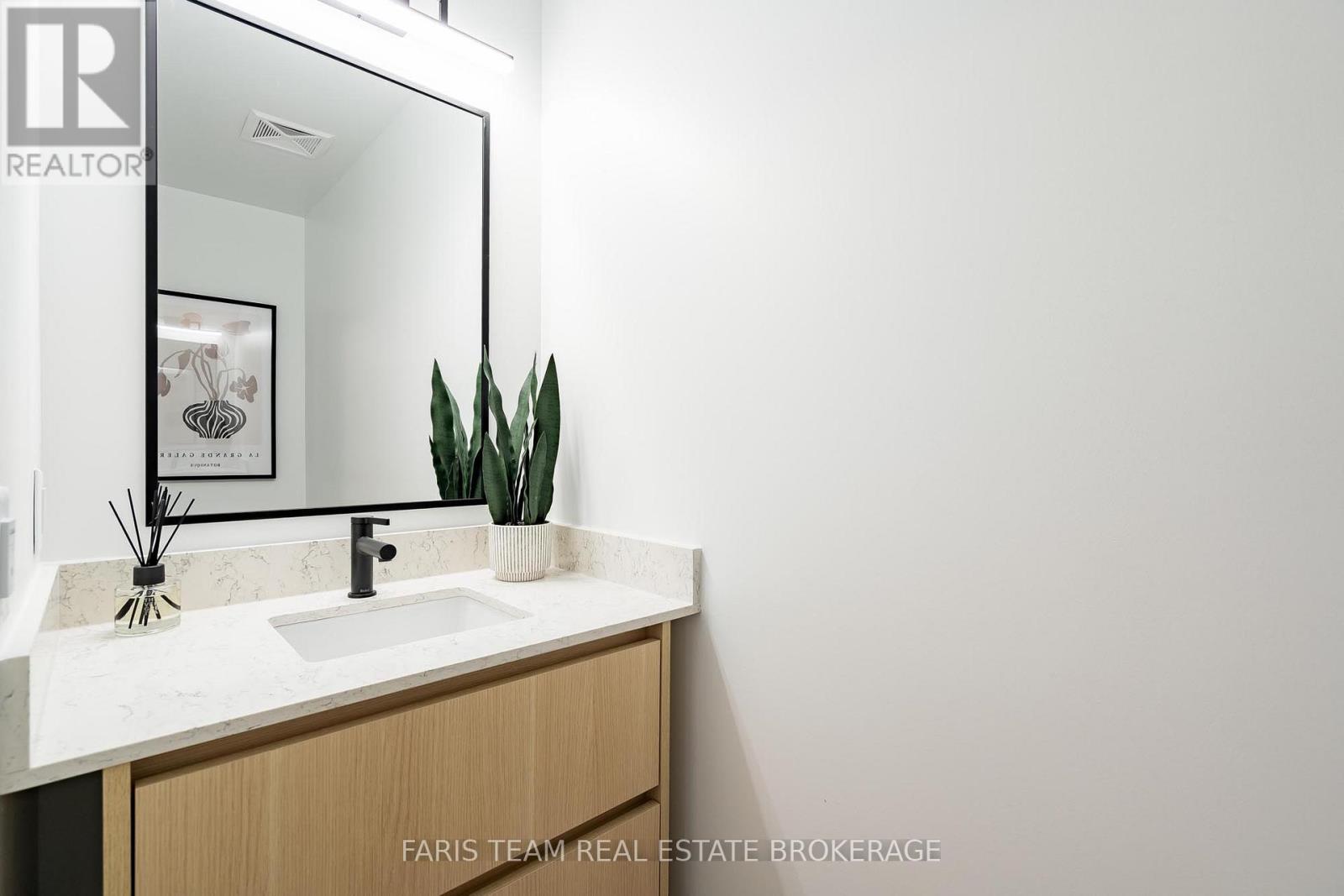 #611 31 HURON STREET - 23