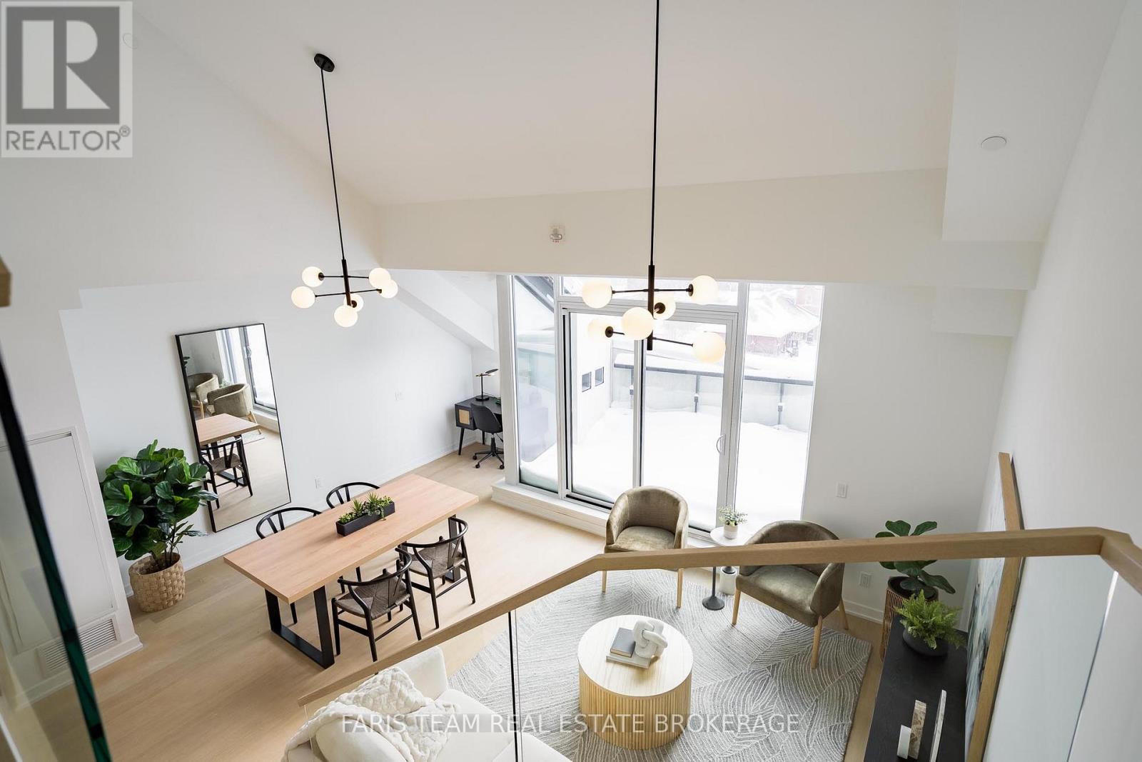 #611 31 HURON STREET - 25