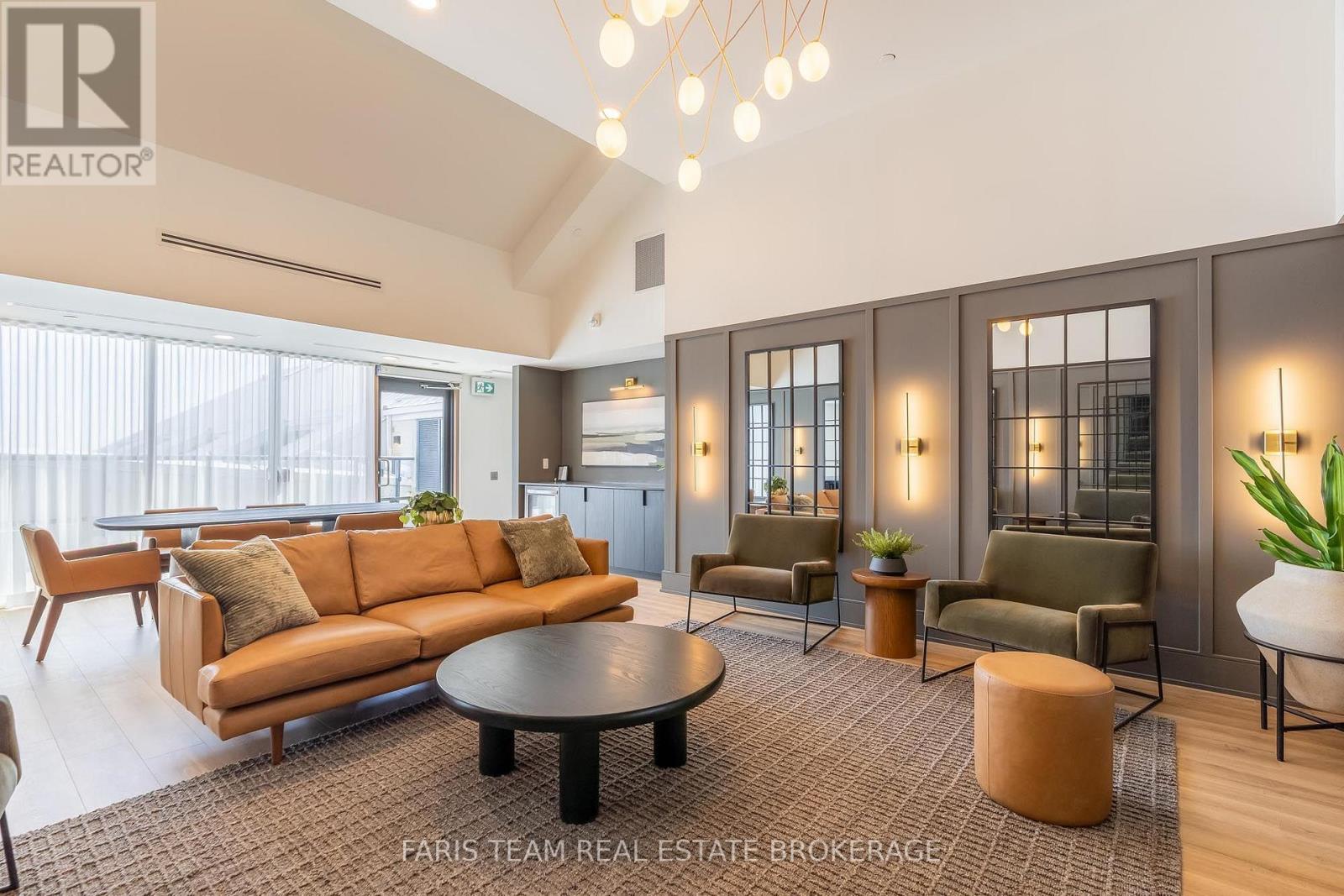 #611 31 HURON STREET - 36