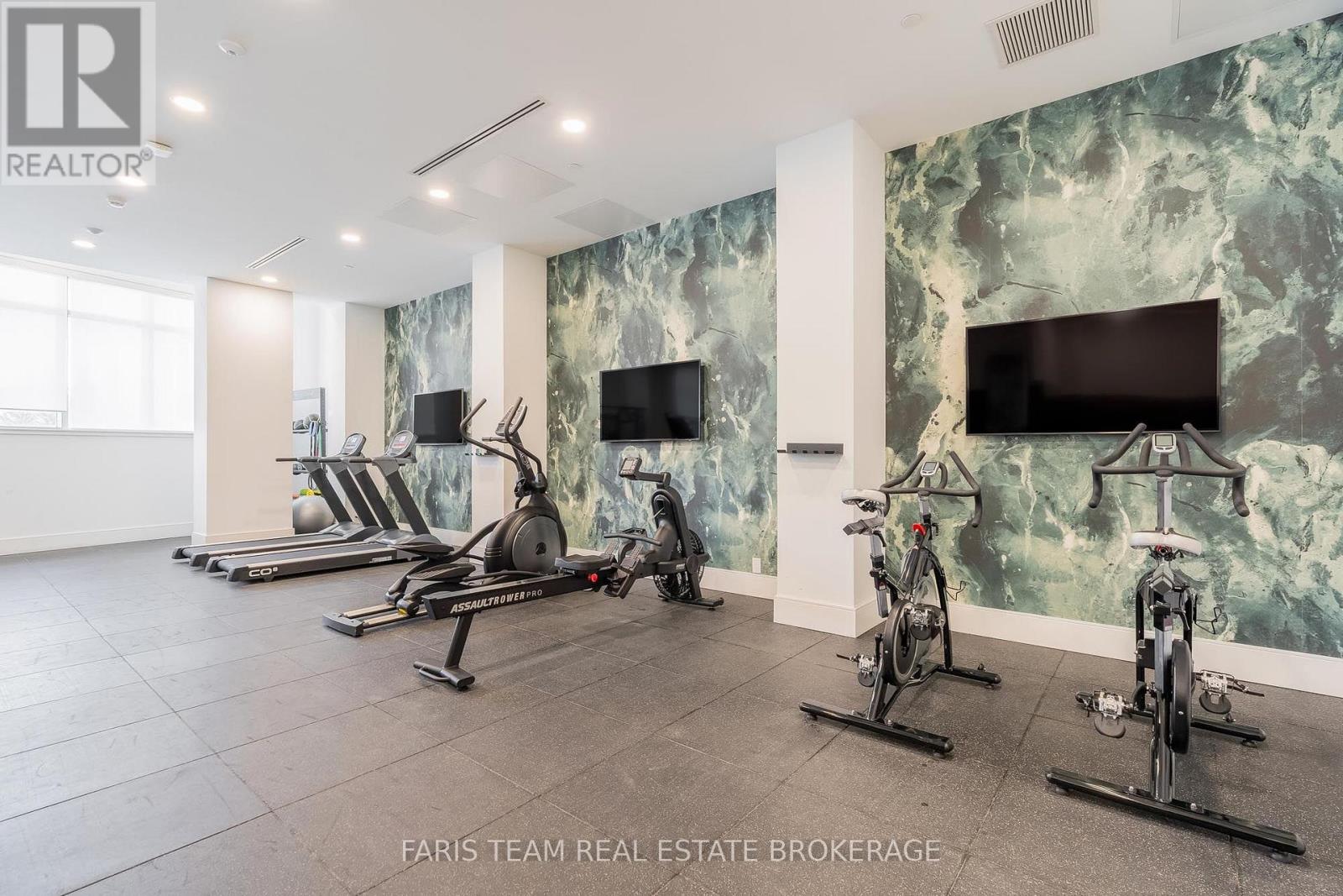 #611 31 HURON STREET - 37