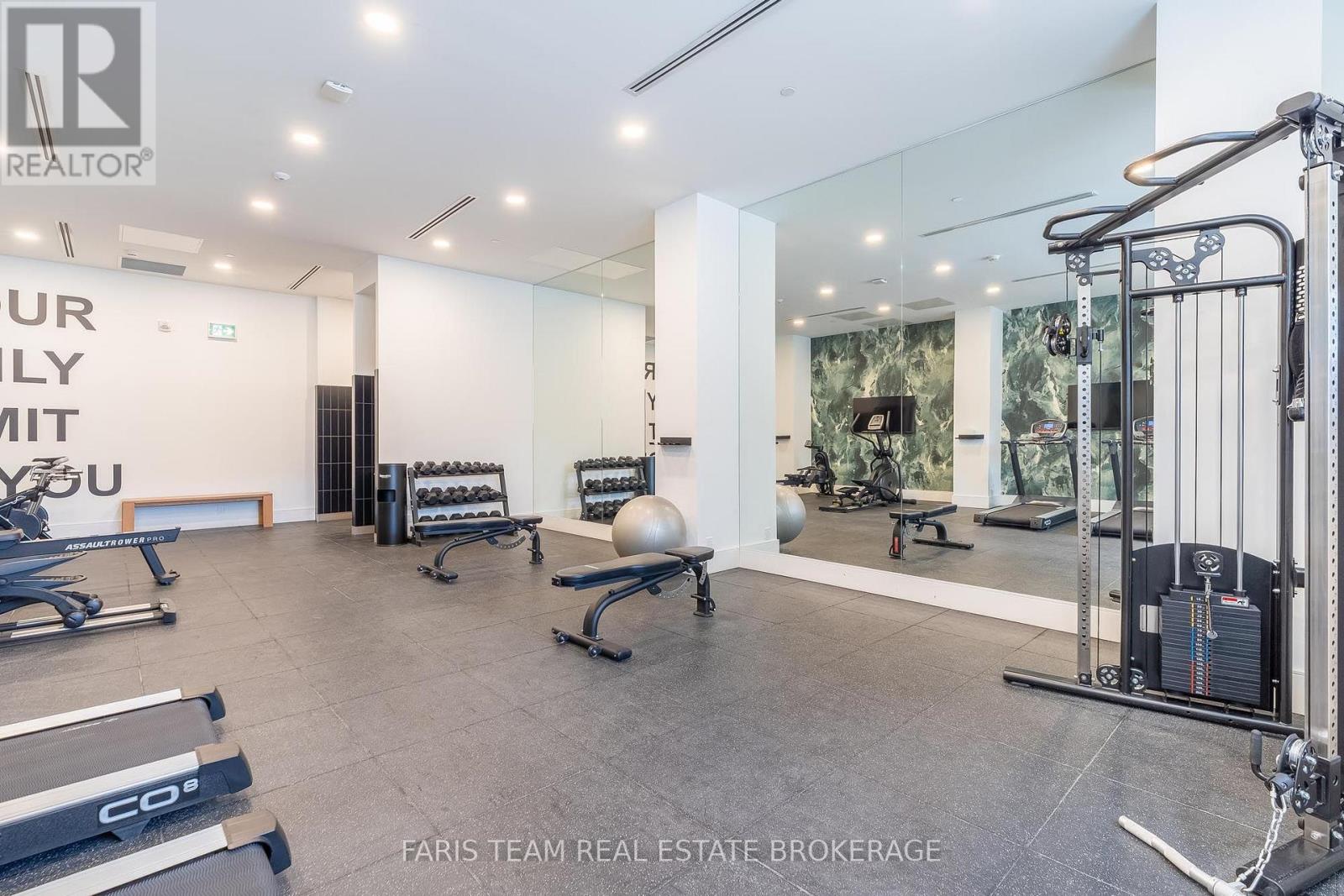 #611 31 HURON STREET - 39