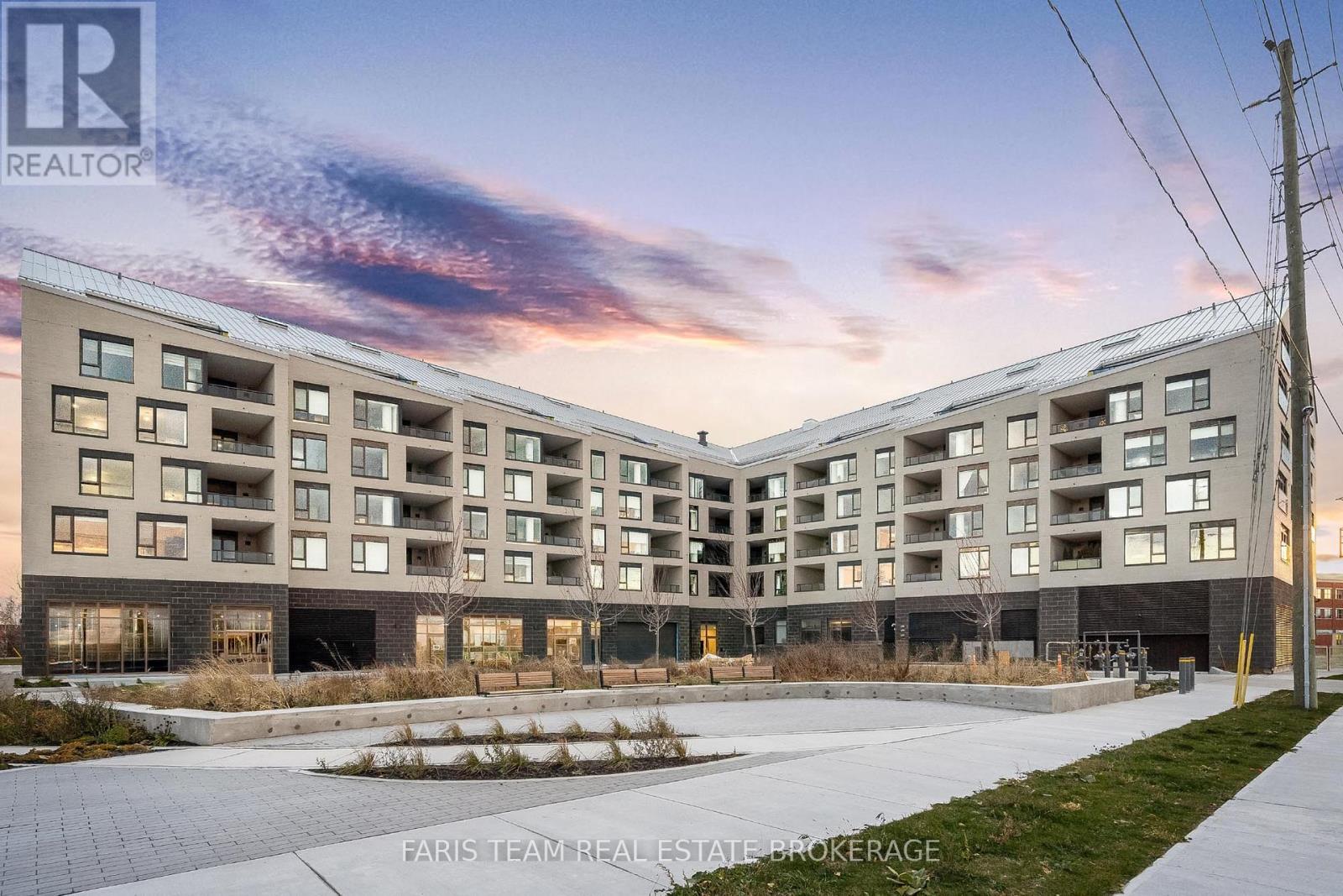 #611 31 HURON STREET - 50