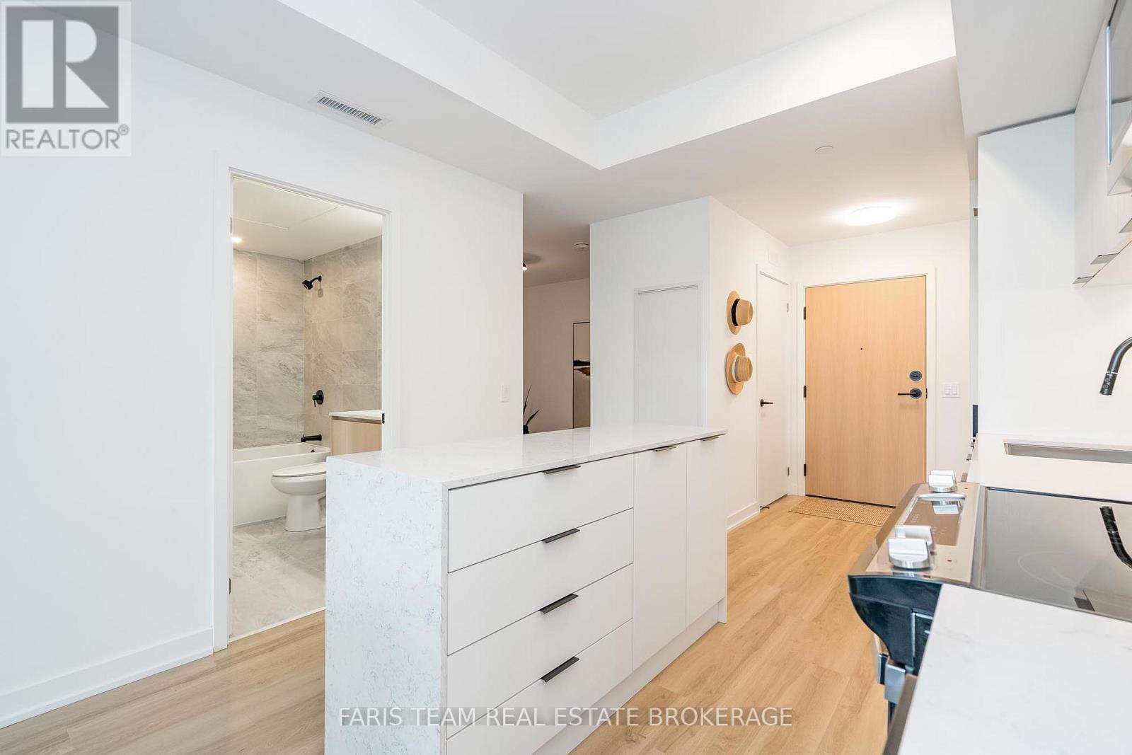 #209 31 HURON STREET - 13