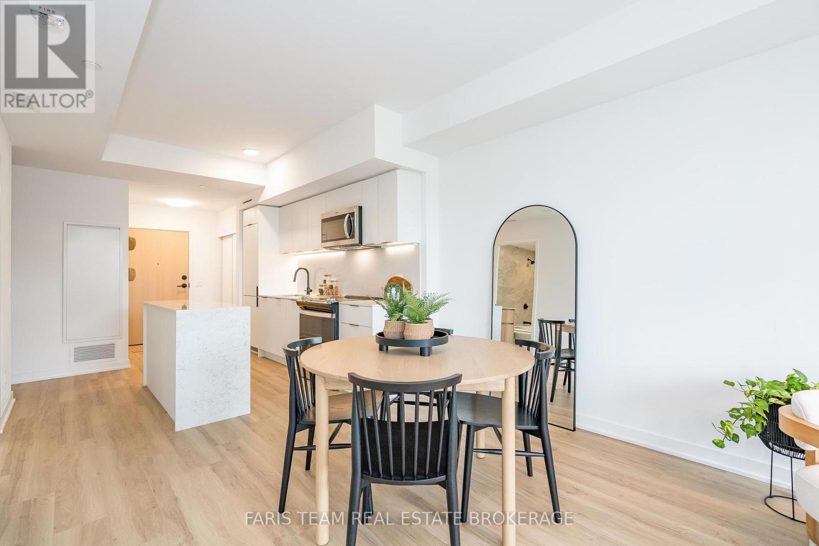#209 31 HURON STREET - 14
