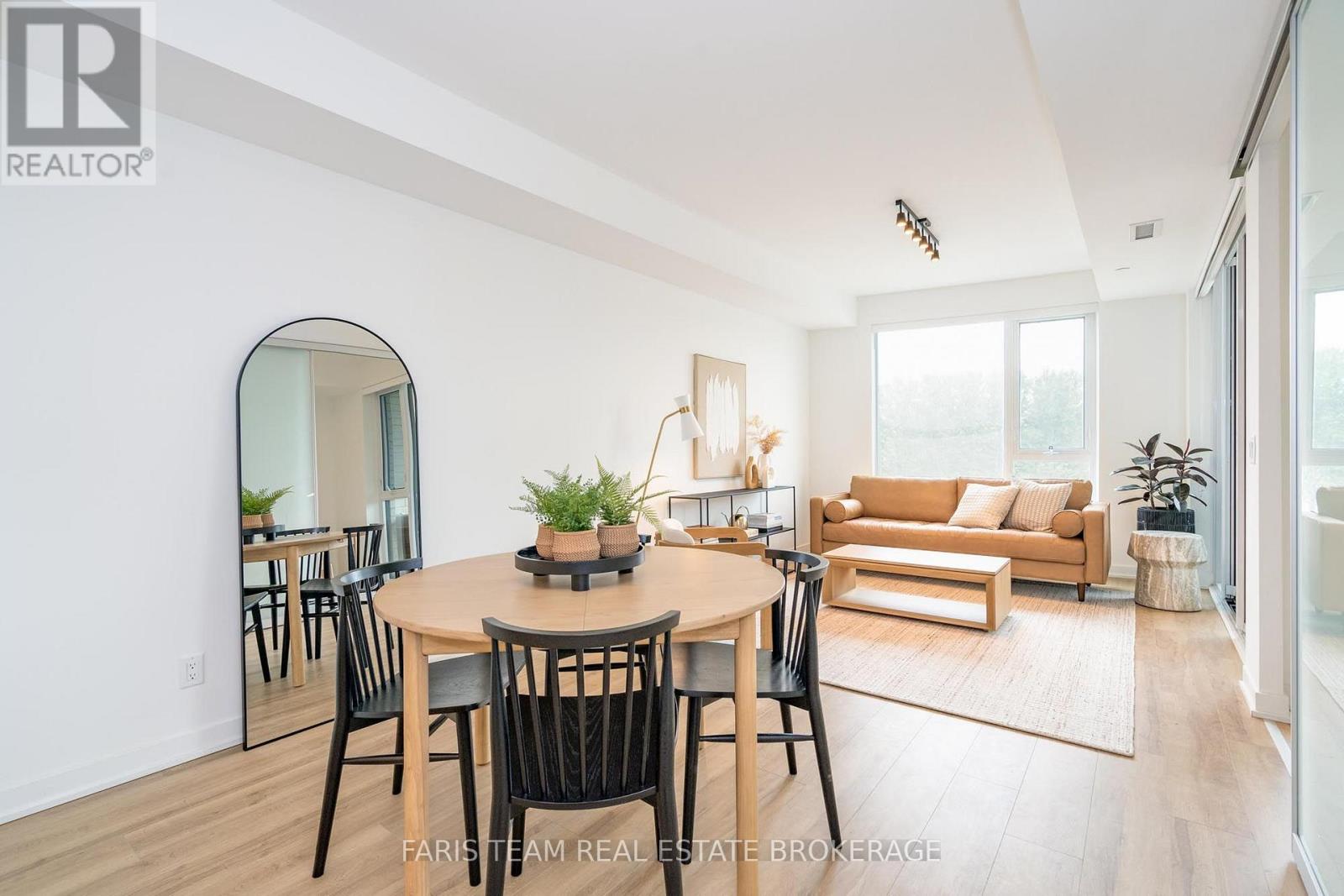 #209 31 HURON STREET - 15