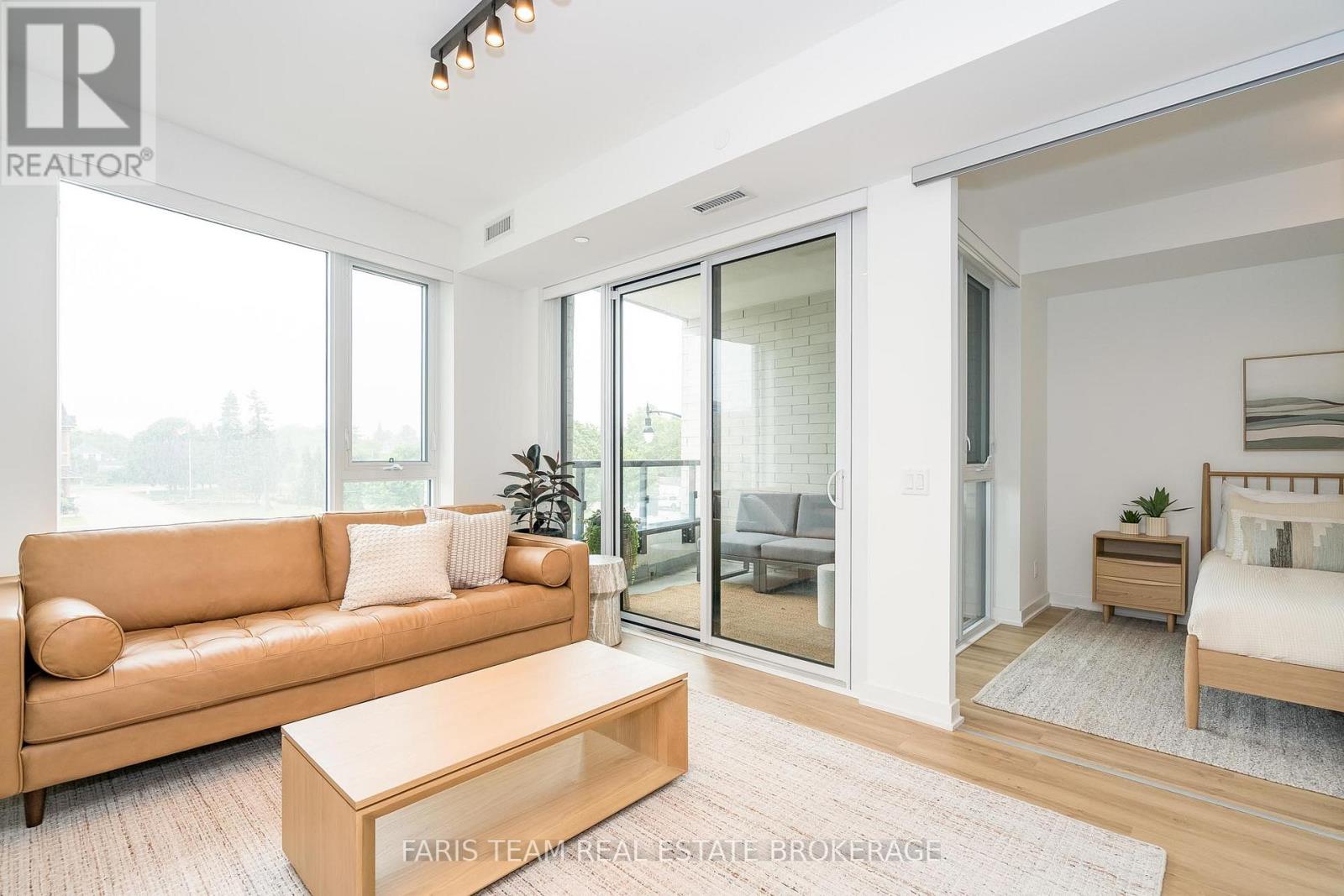 #209 31 HURON STREET - 19