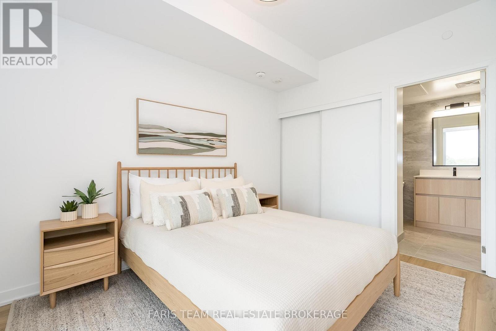 #209 31 HURON STREET - 21