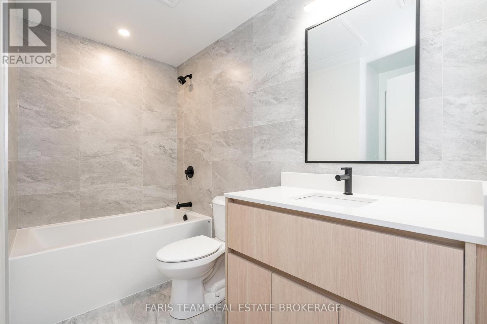 #209 31 HURON STREET - 23