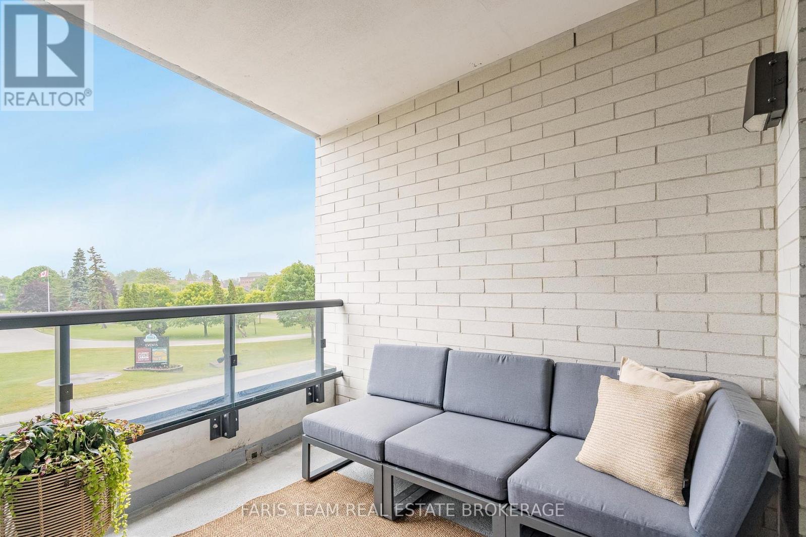 #209 31 HURON STREET - 26