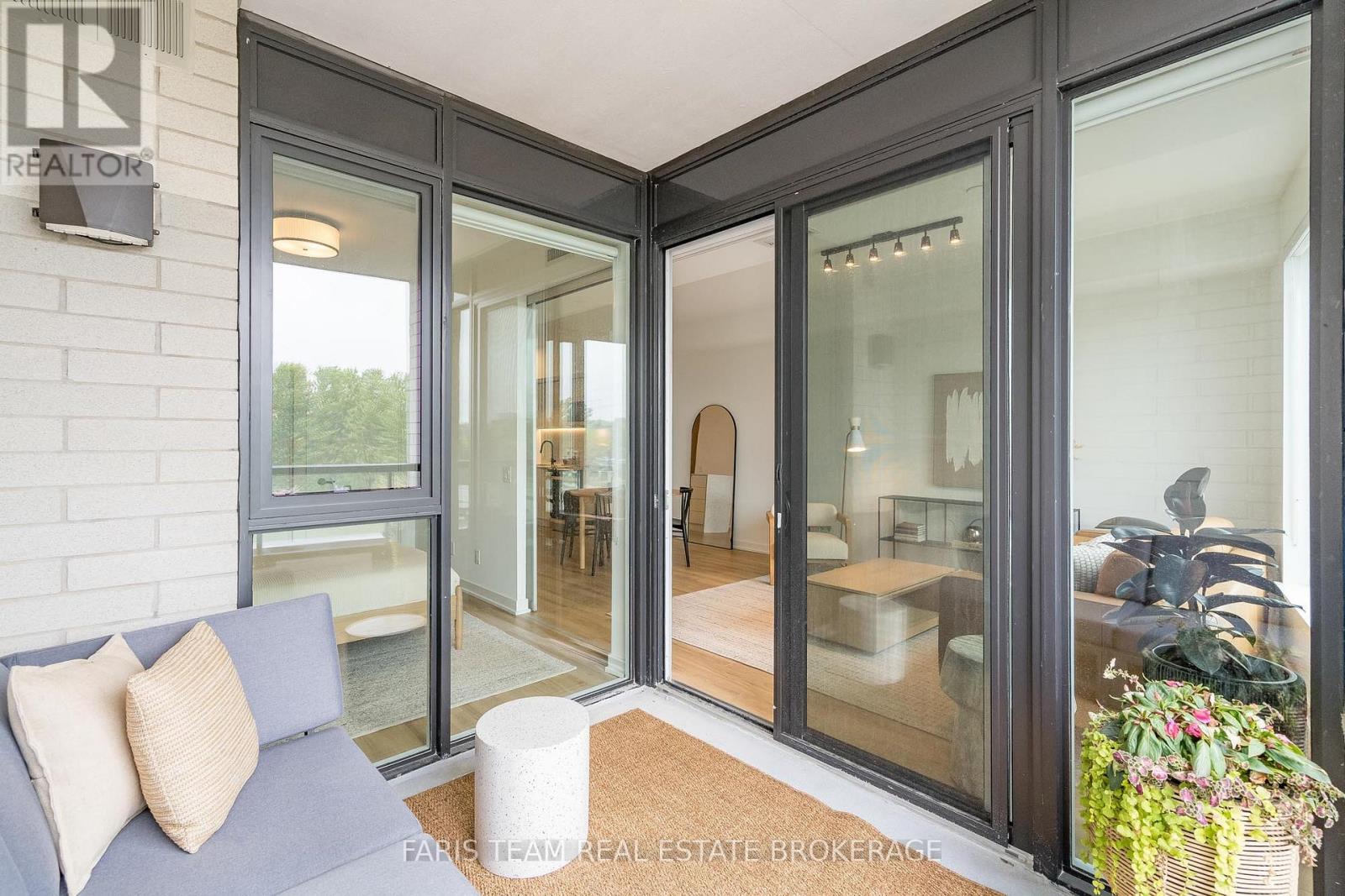 #209 31 HURON STREET - 27