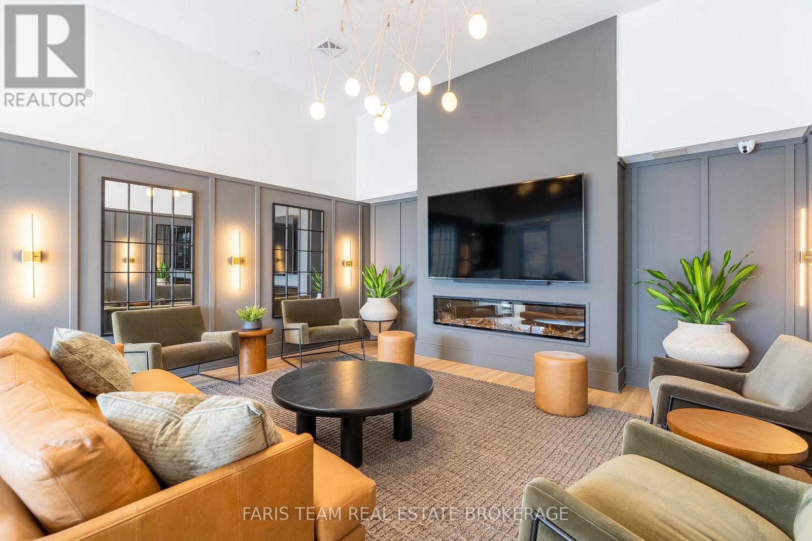 #209 31 HURON STREET - 37