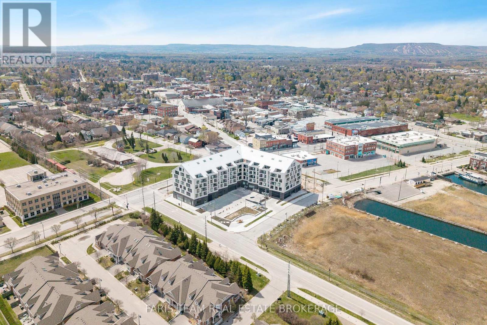 #209 31 HURON STREET - 46