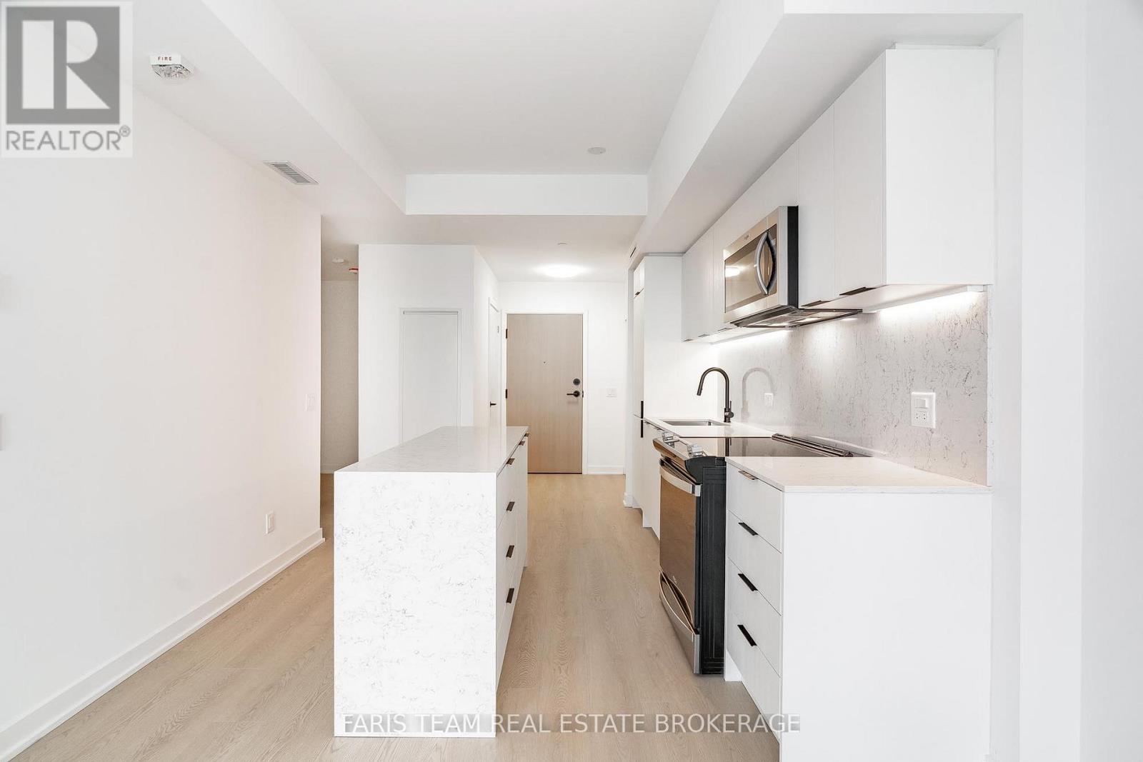 #412 31 HURON STREET - 11