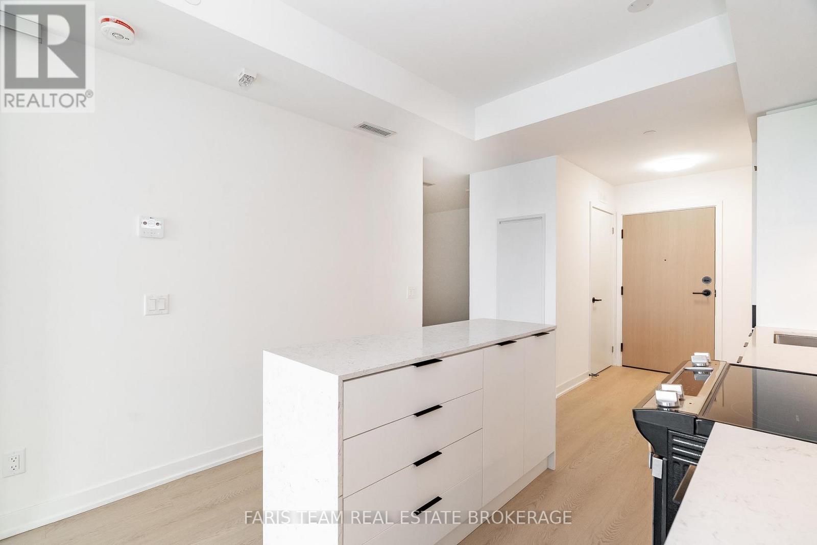 #412 31 HURON STREET - 12