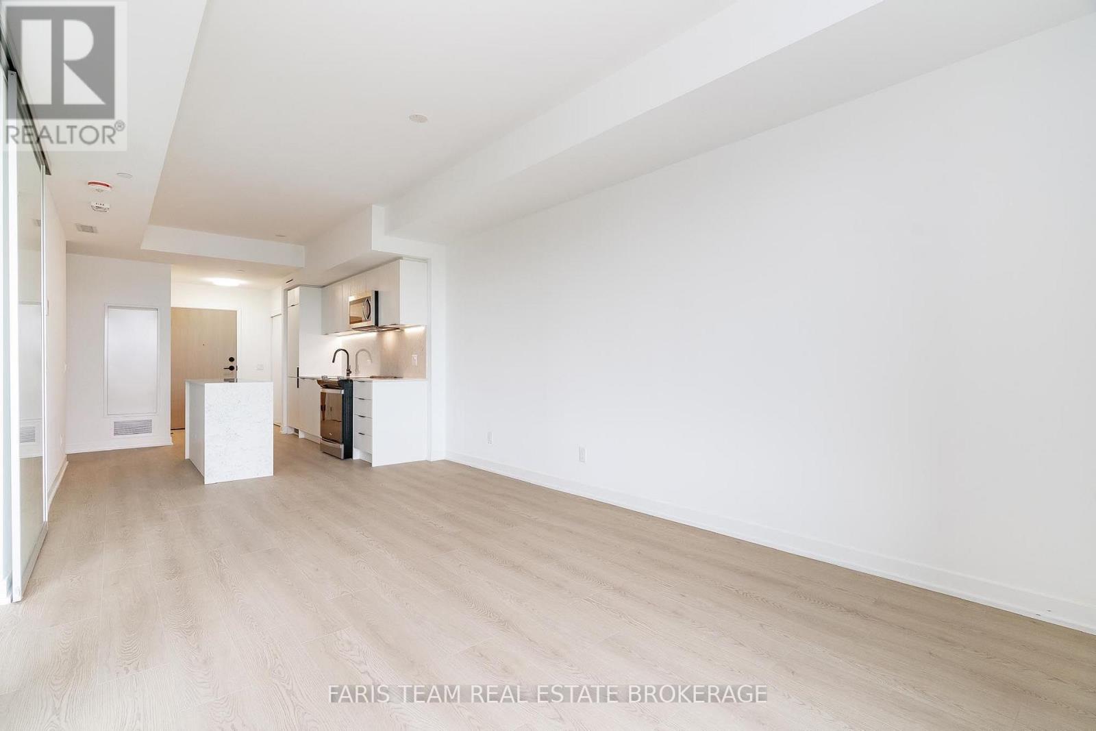 #412 31 HURON STREET - 16