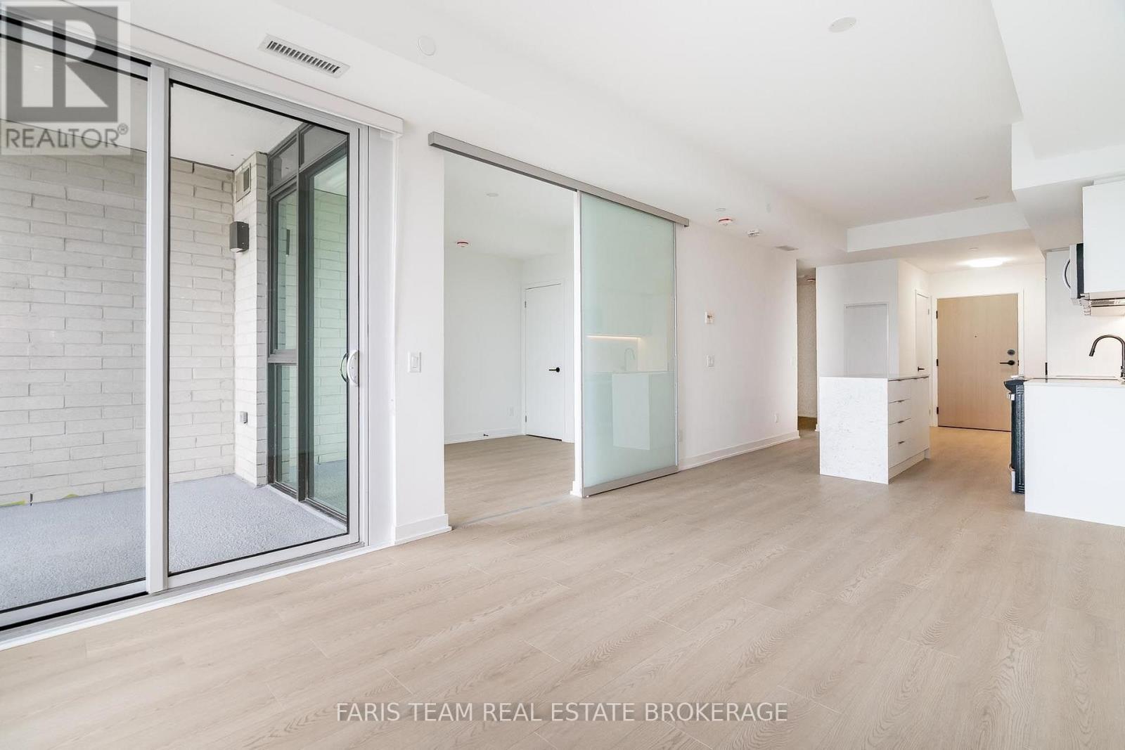 #412 31 HURON STREET - 17