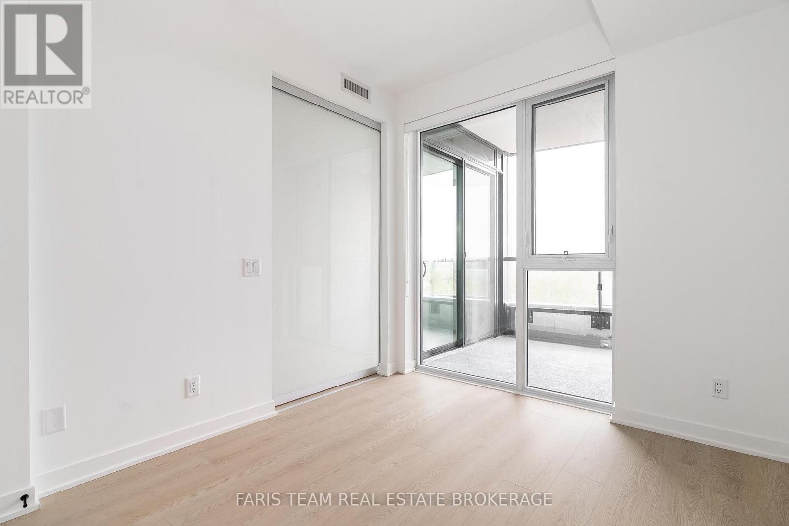 #412 31 HURON STREET - 20
