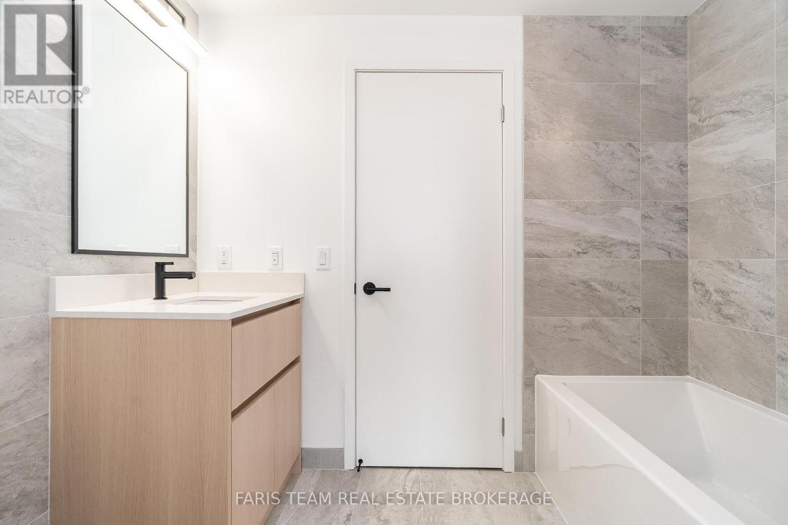#412 31 HURON STREET - 26
