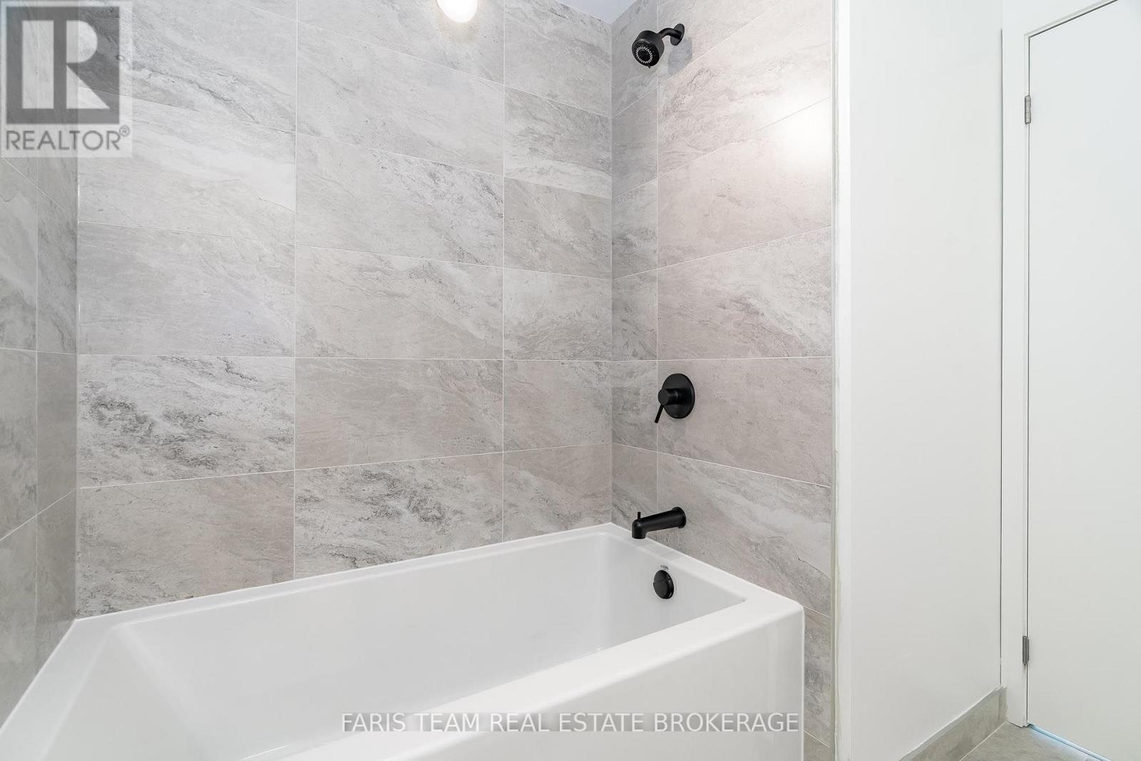 #412 31 HURON STREET - 28