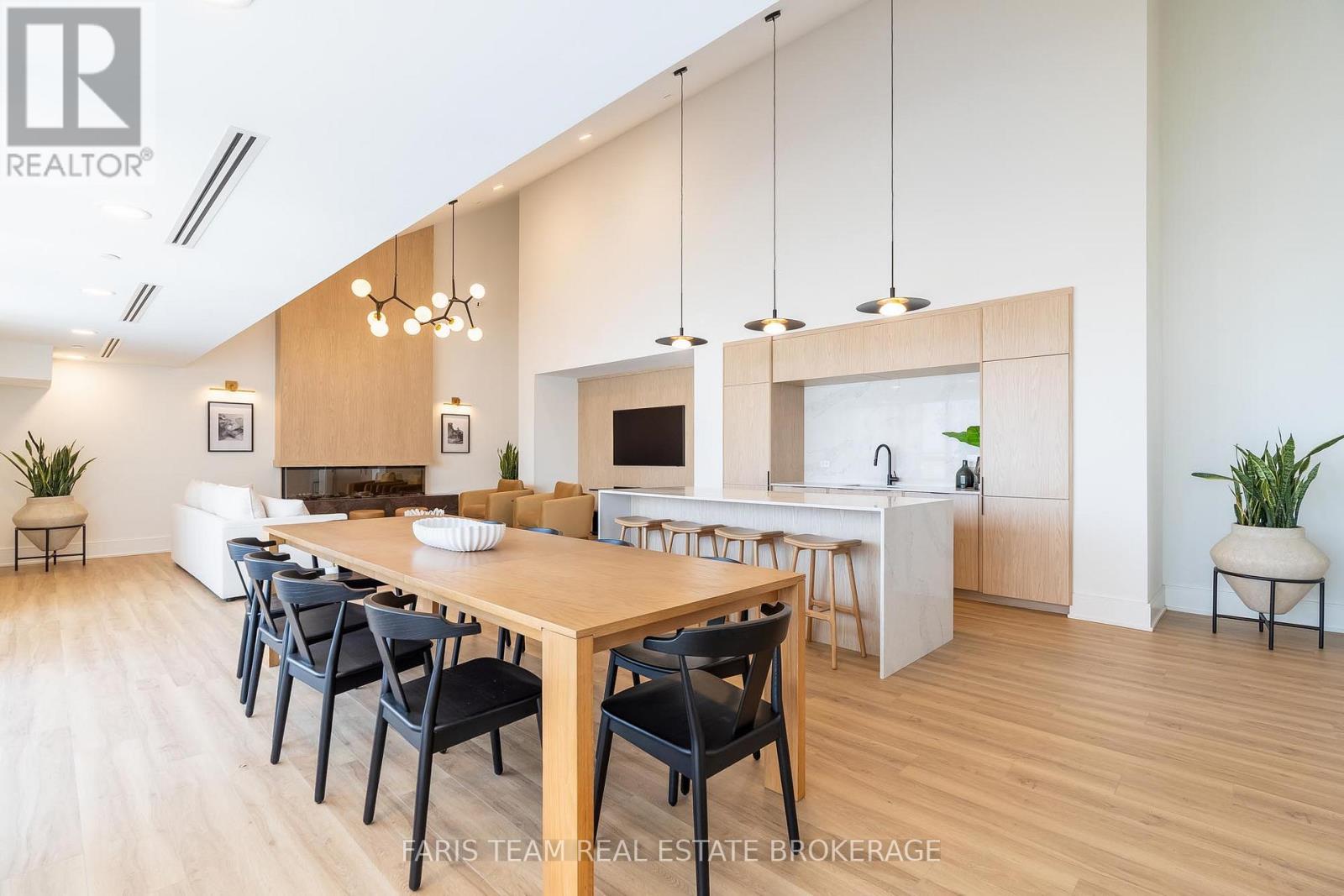 #412 31 HURON STREET - 30
