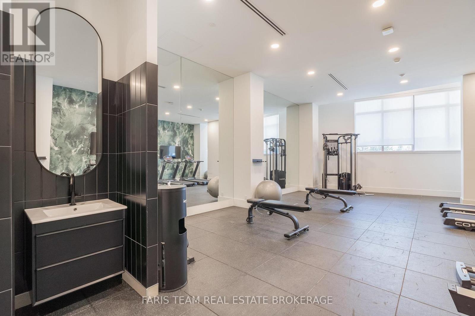 #412 31 HURON STREET - 44