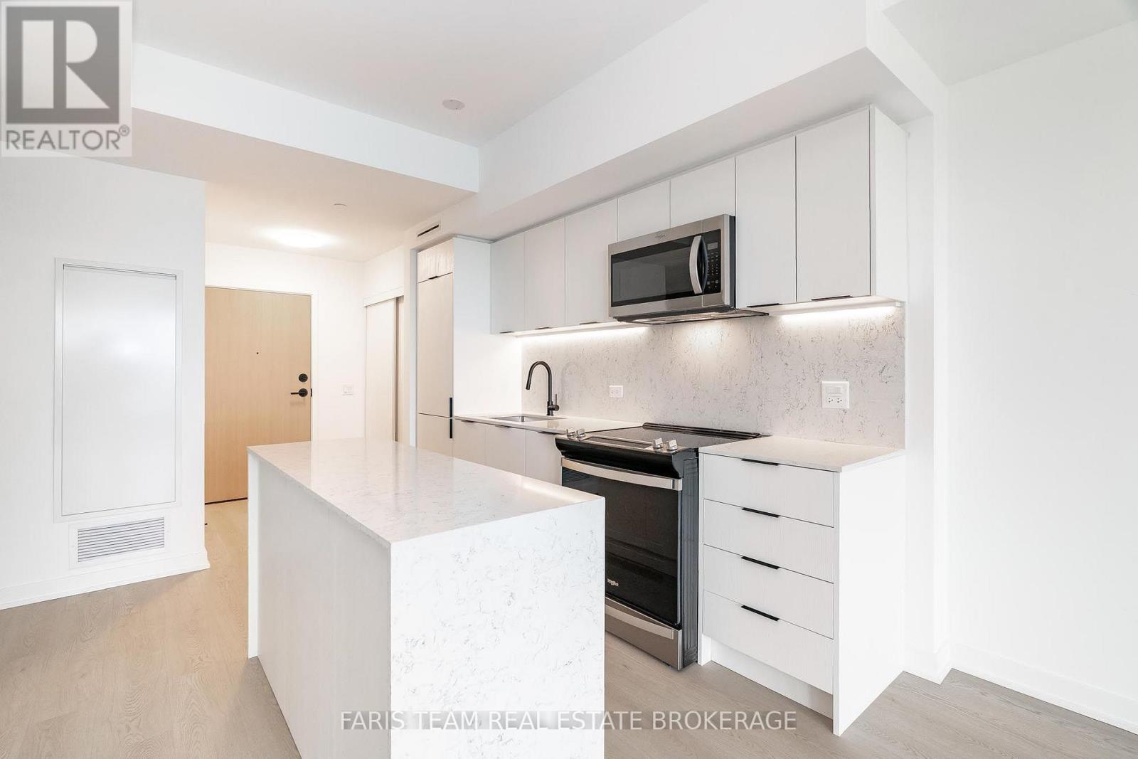 #412 31 HURON STREET - 9