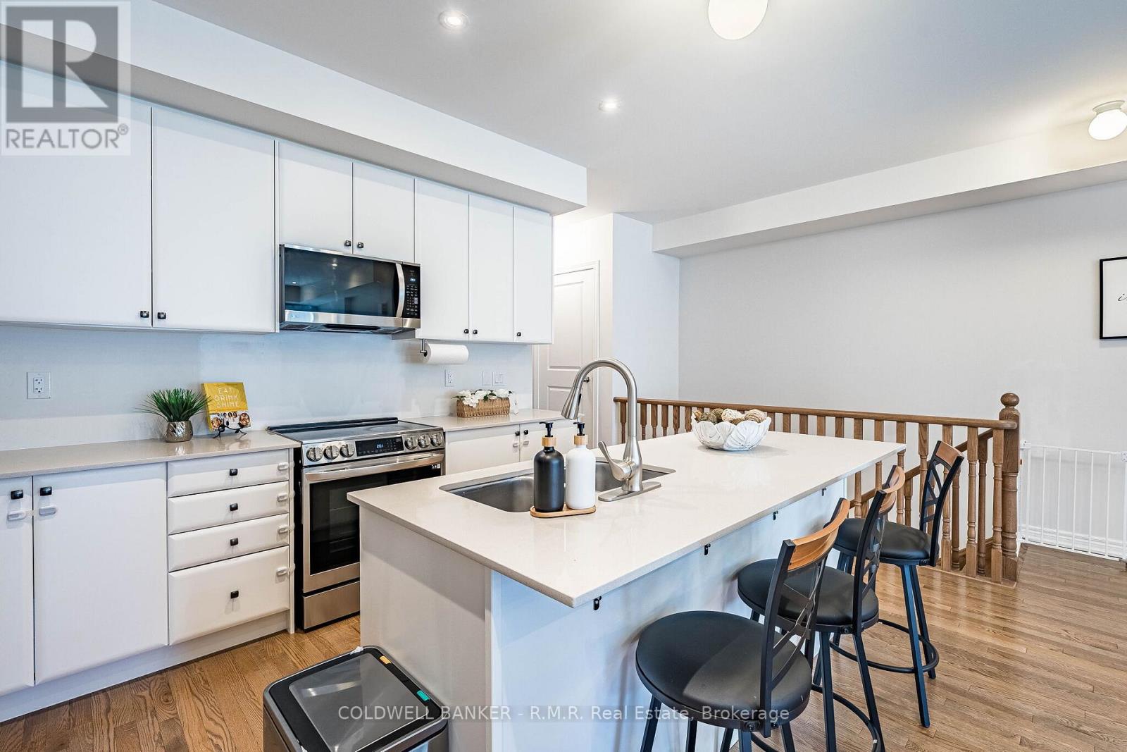 12 BROYLIO LANE - 10