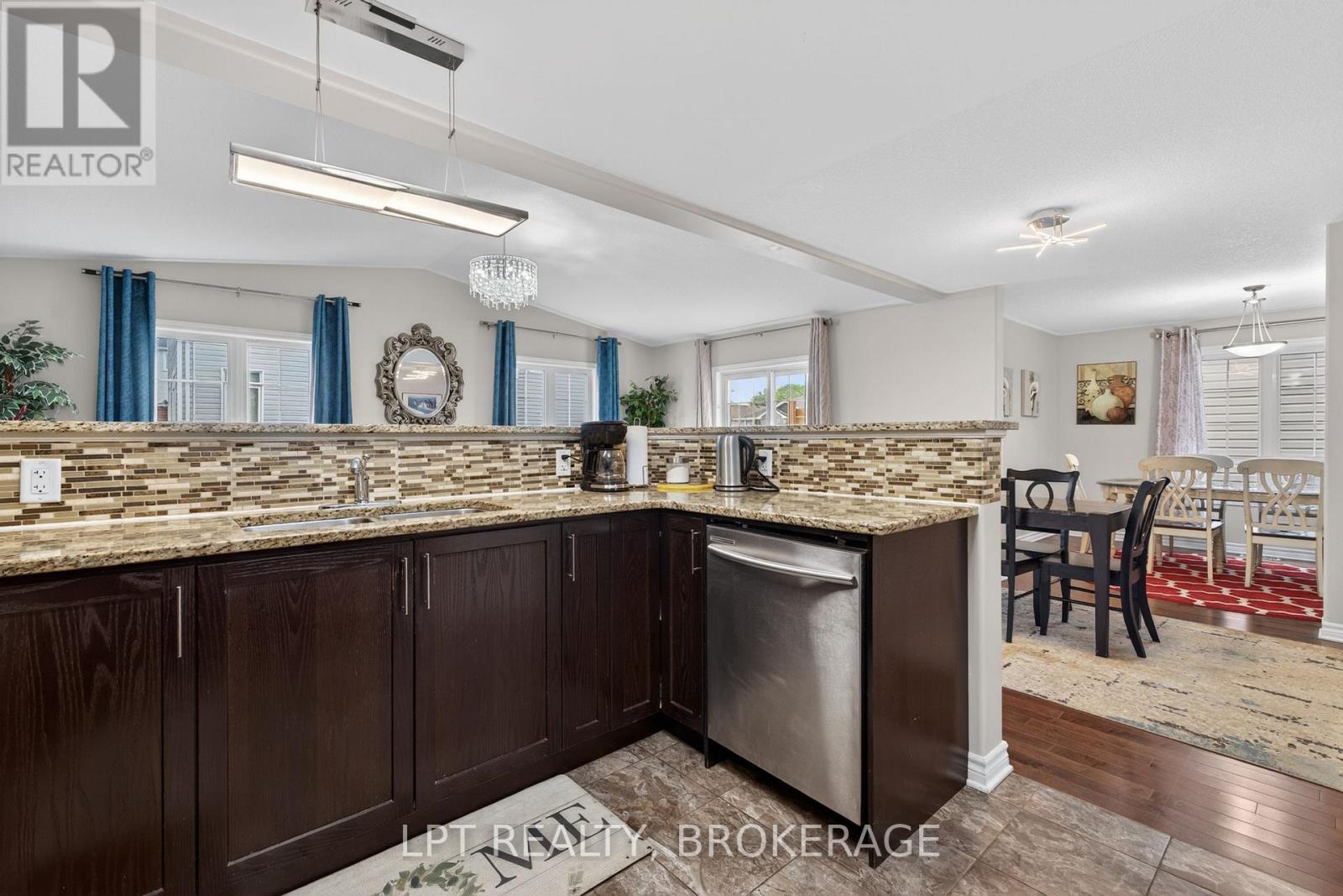 1565 ALBANY DRIVE - 17