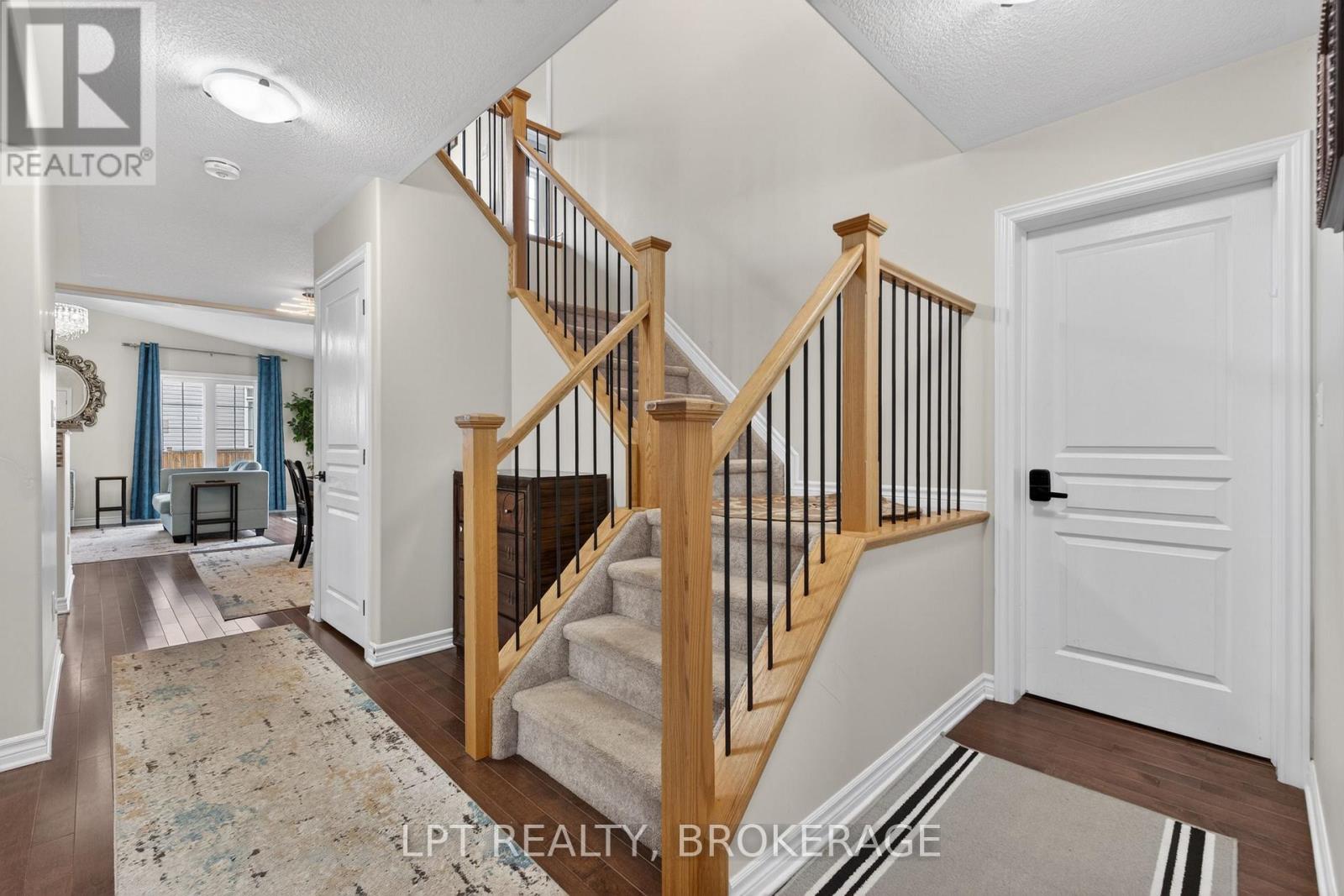 1565 ALBANY DRIVE - 19
