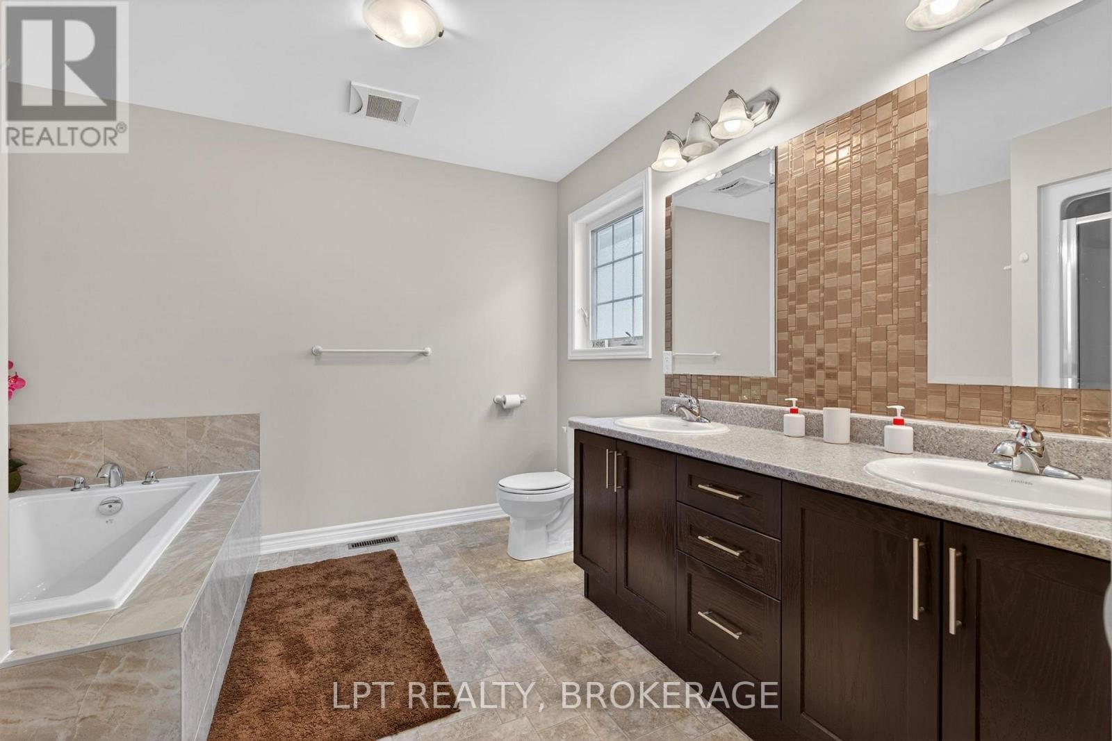 1565 ALBANY DRIVE - 27