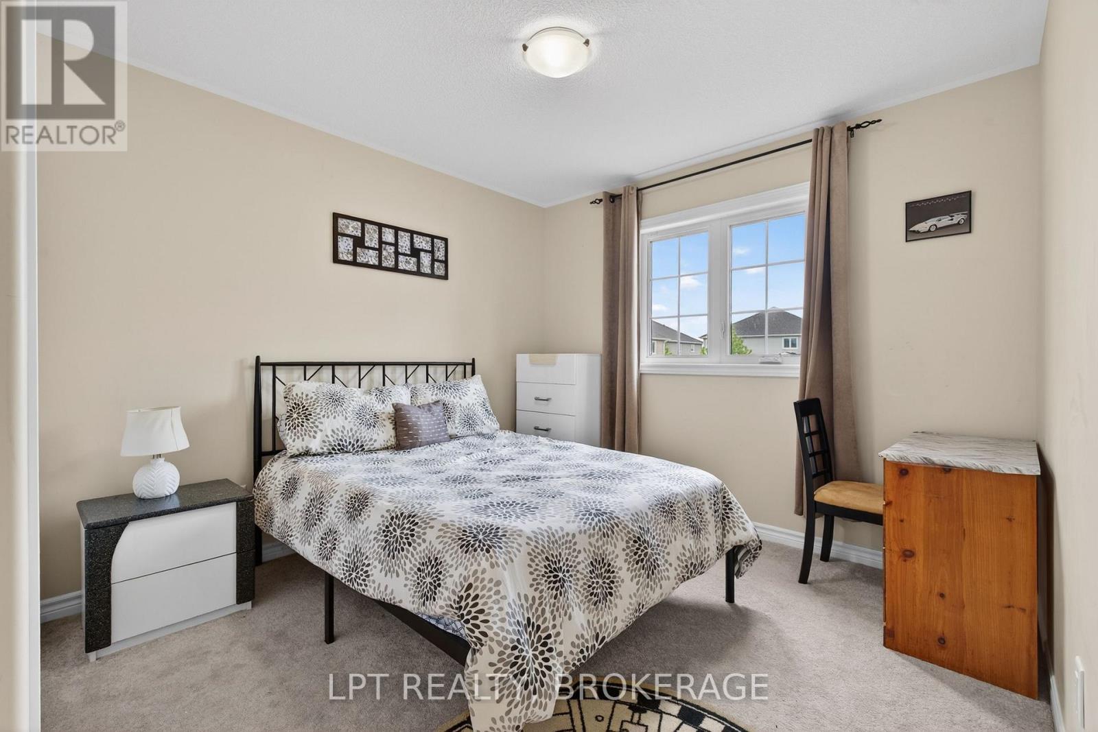 1565 ALBANY DRIVE - 30