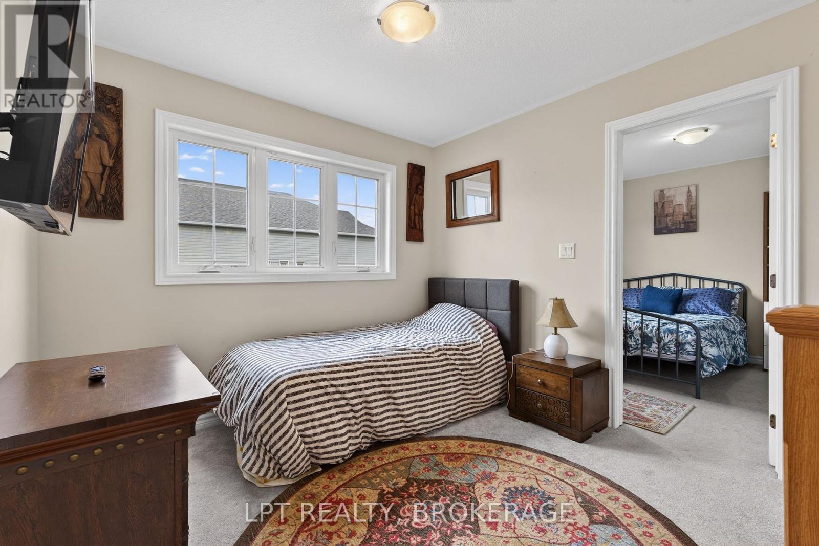 1565 ALBANY DRIVE - 32