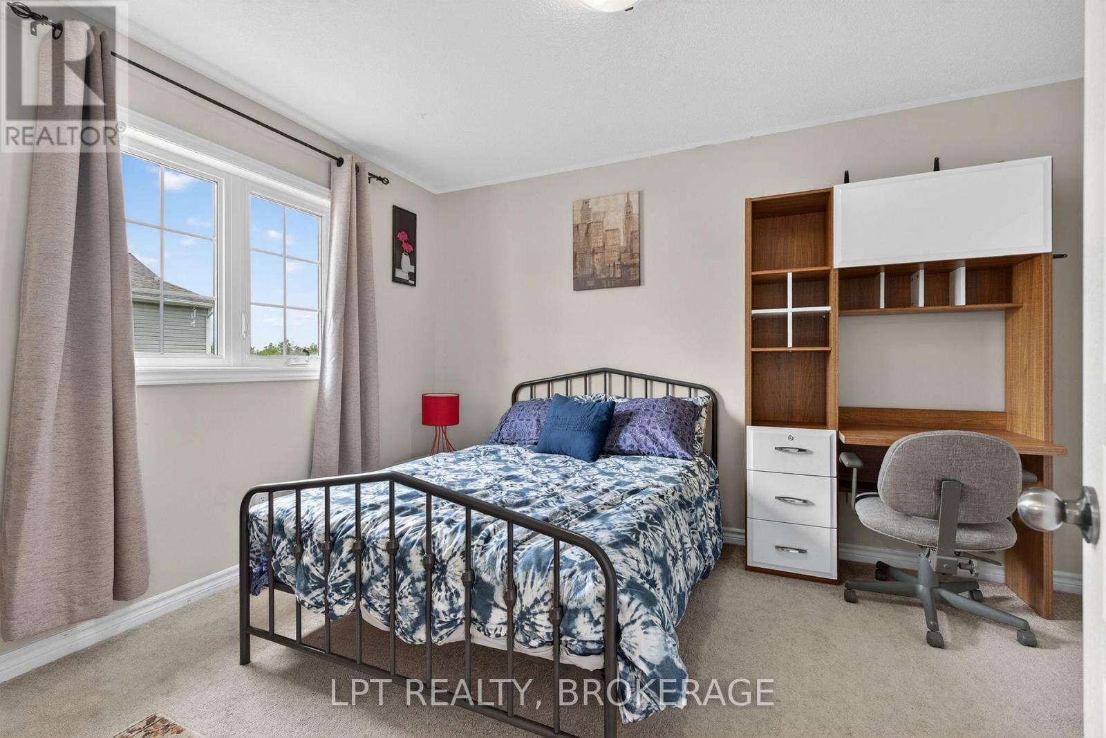 1565 ALBANY DRIVE - 34