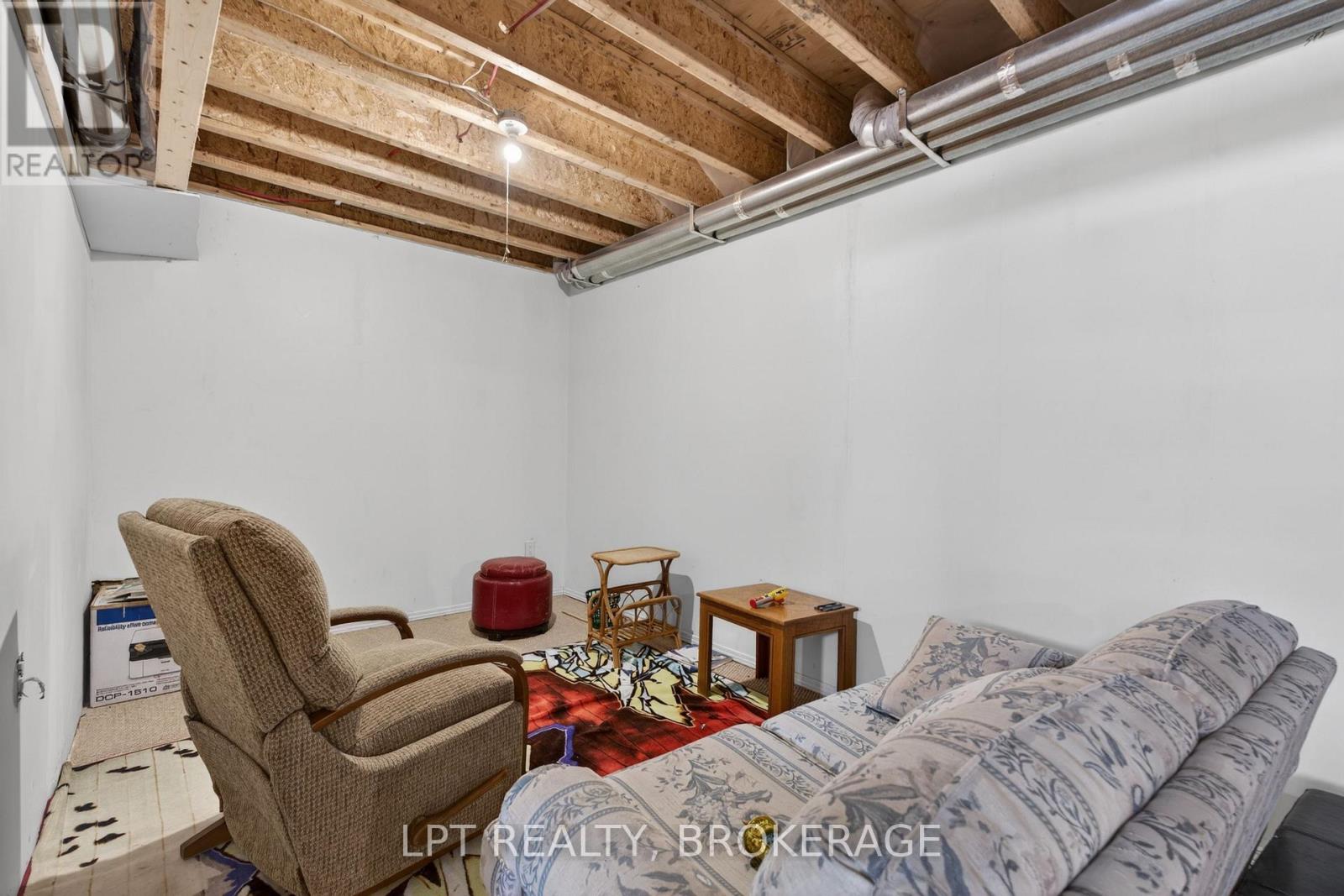 1565 ALBANY DRIVE - 37