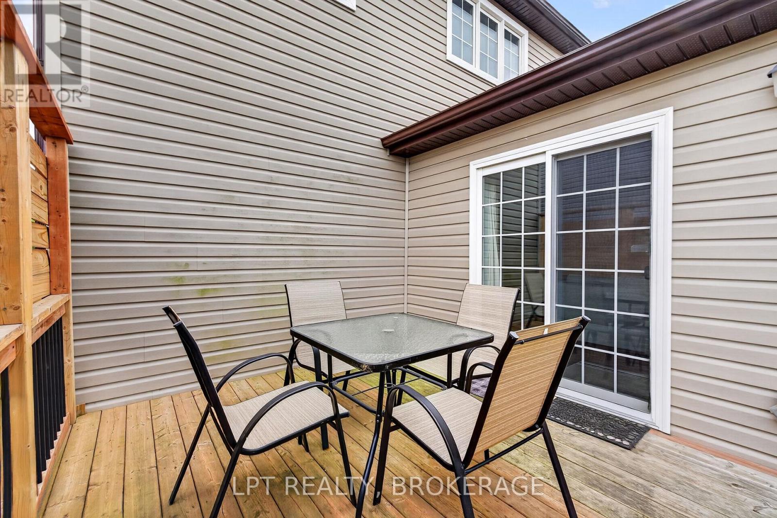 1565 ALBANY DRIVE - 39