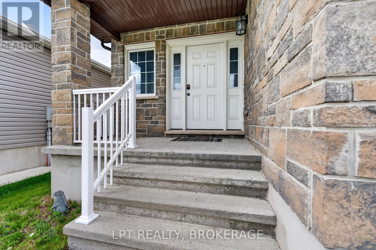 1565 ALBANY DRIVE - 4